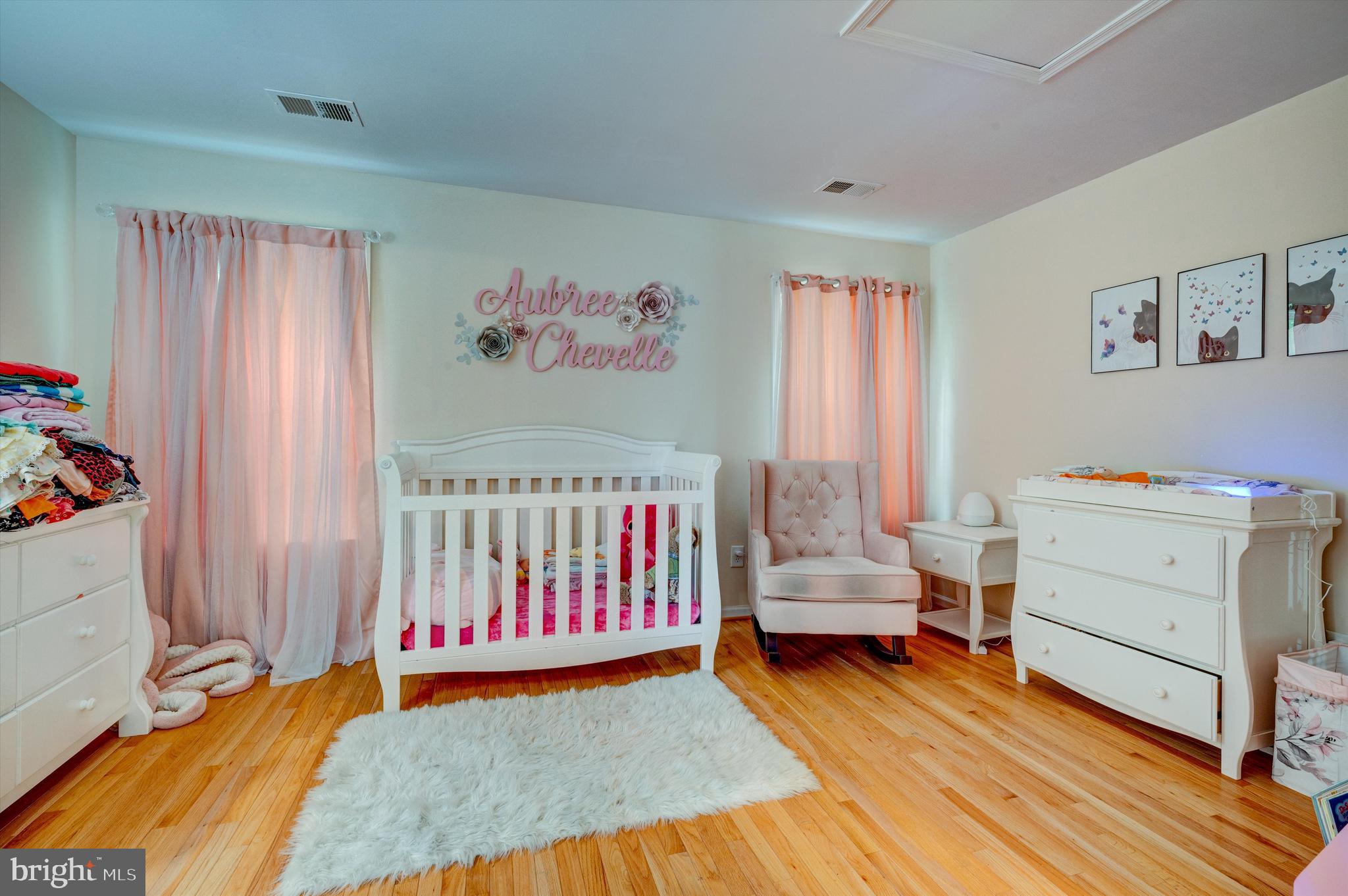 RIVER HILLS - Residential