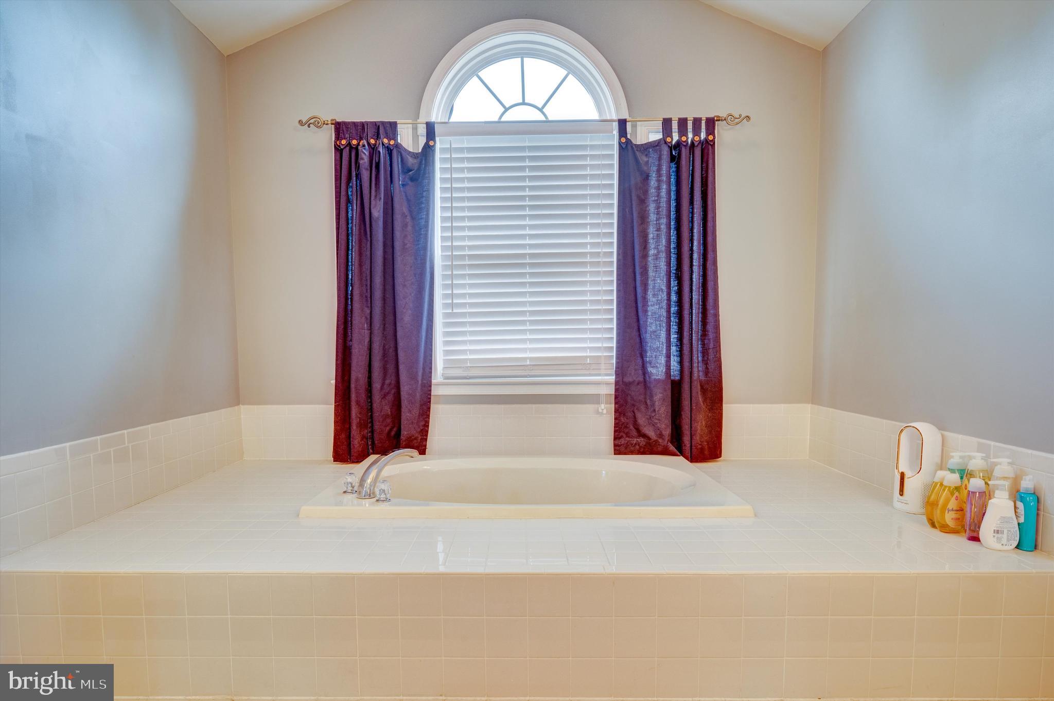 RIVER HILLS - Residential