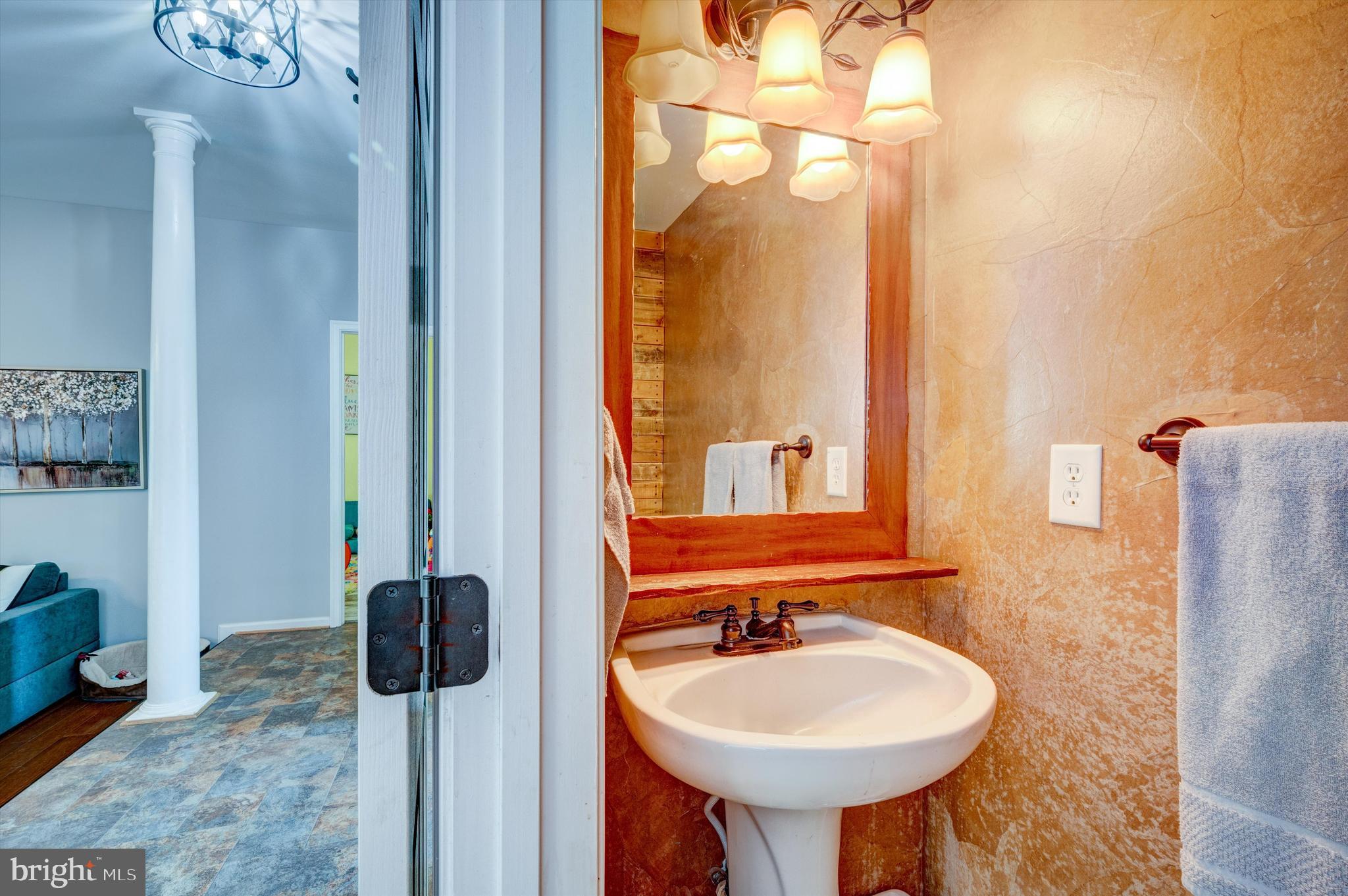 RIVER HILLS - Residential