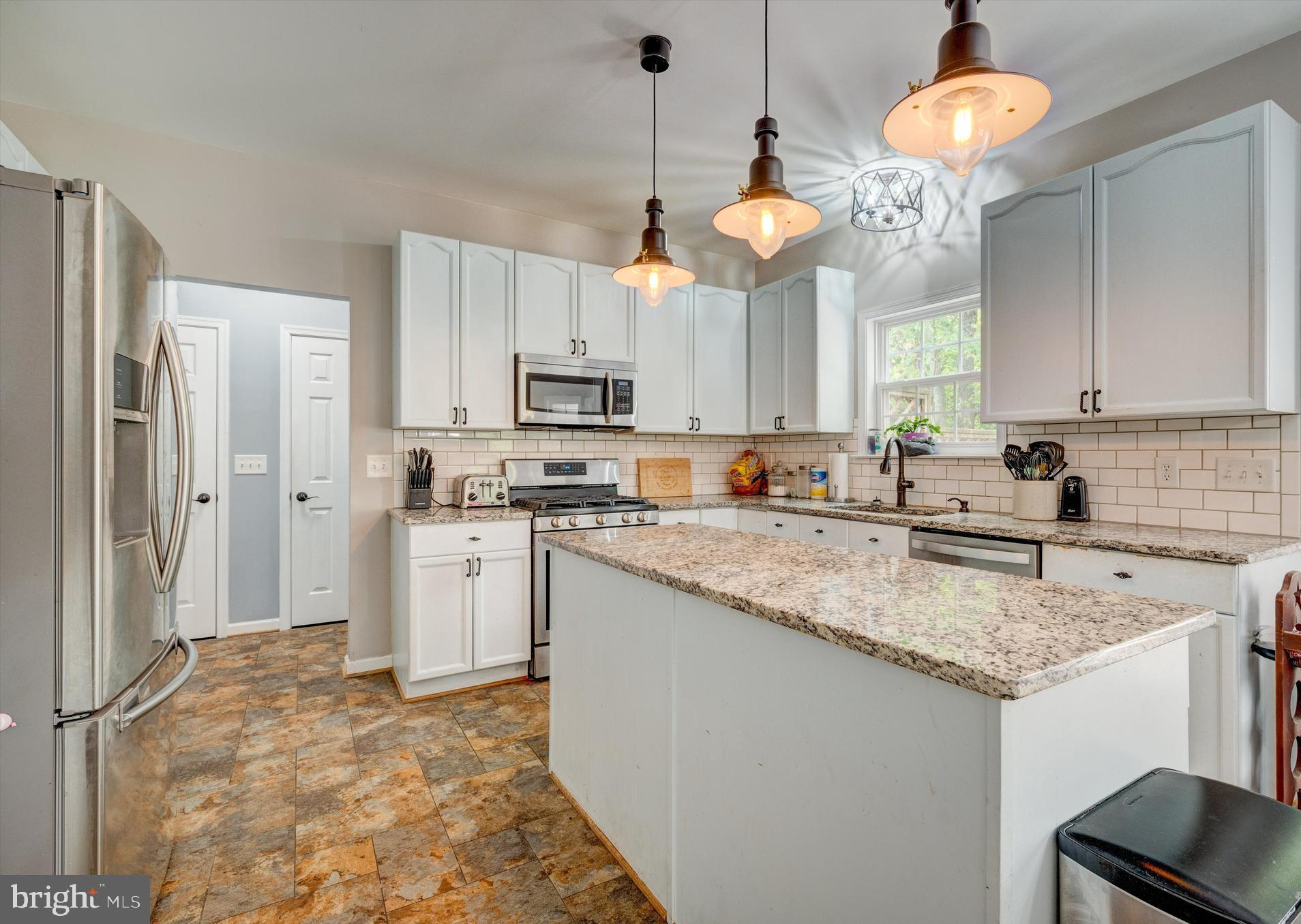 RIVER HILLS - Residential