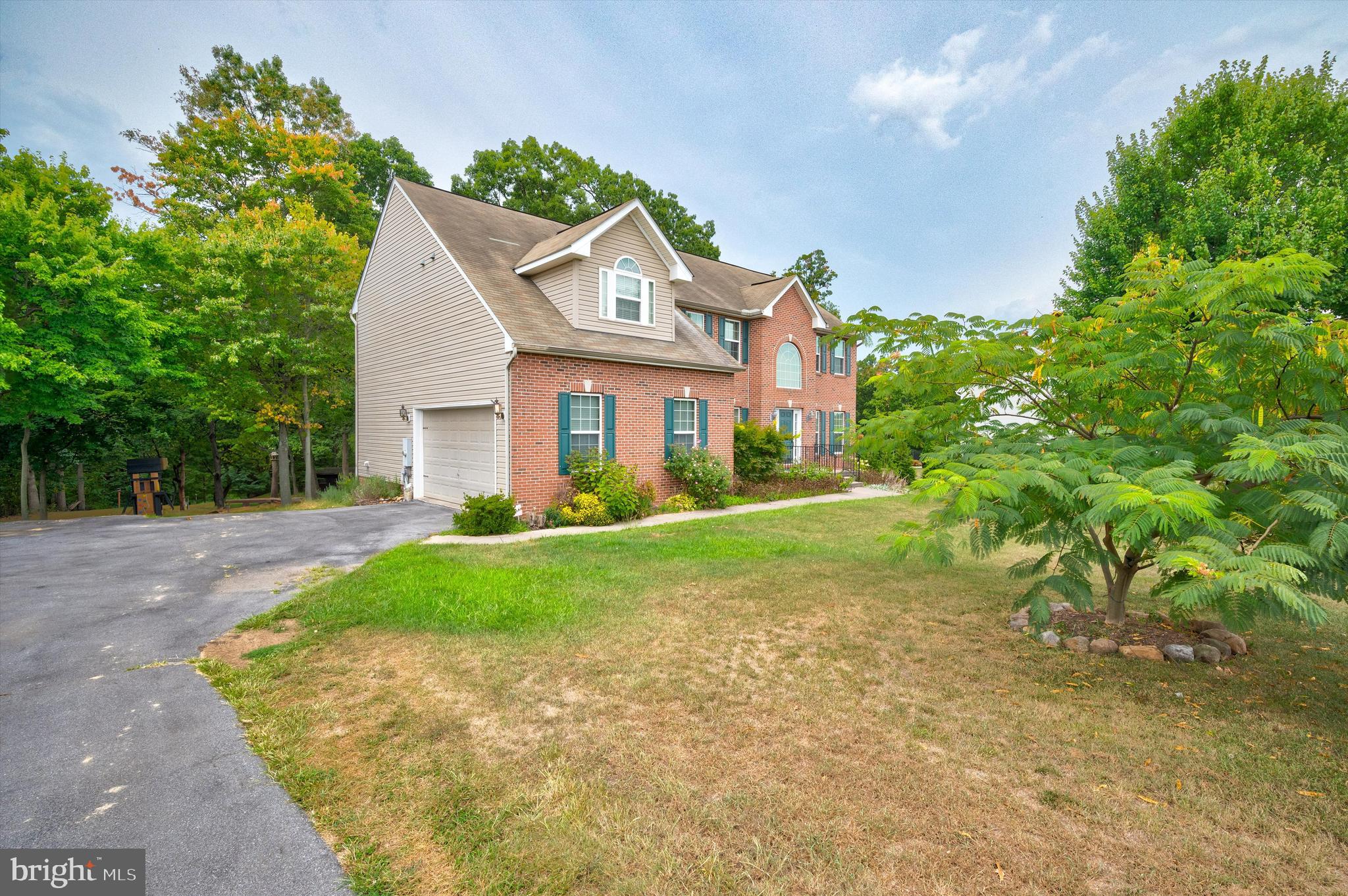 RIVER HILLS - Residential