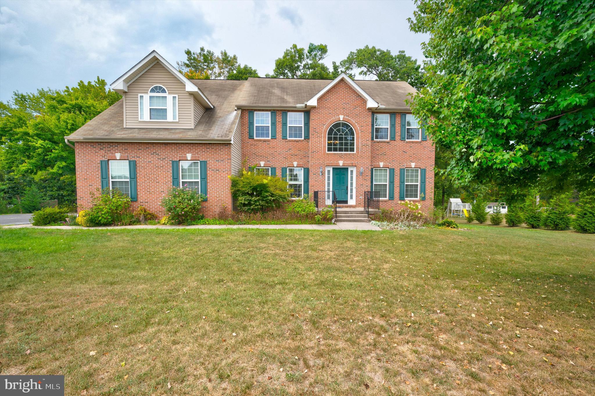 RIVER HILLS - Residential