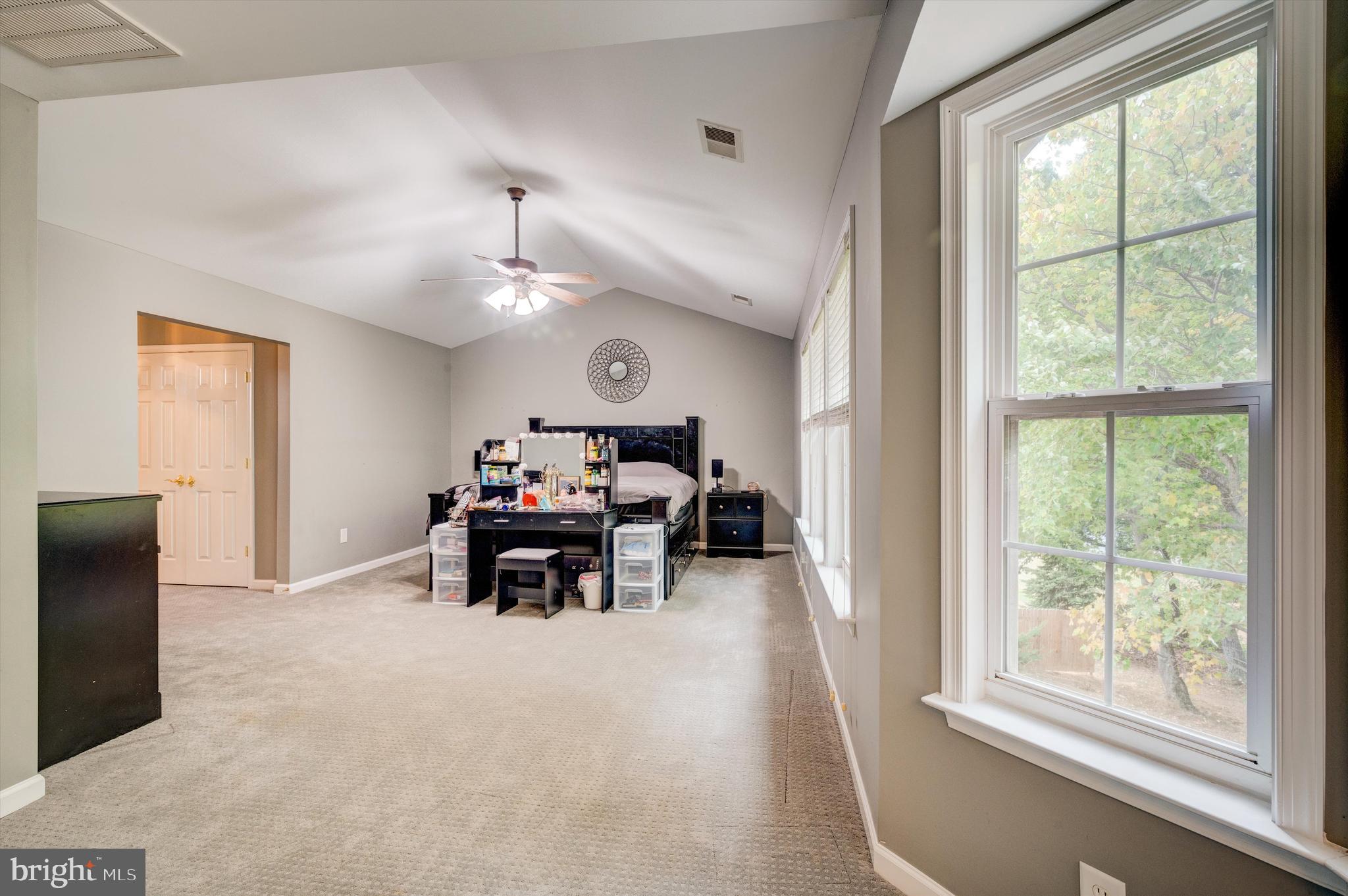 RIVER HILLS - Residential