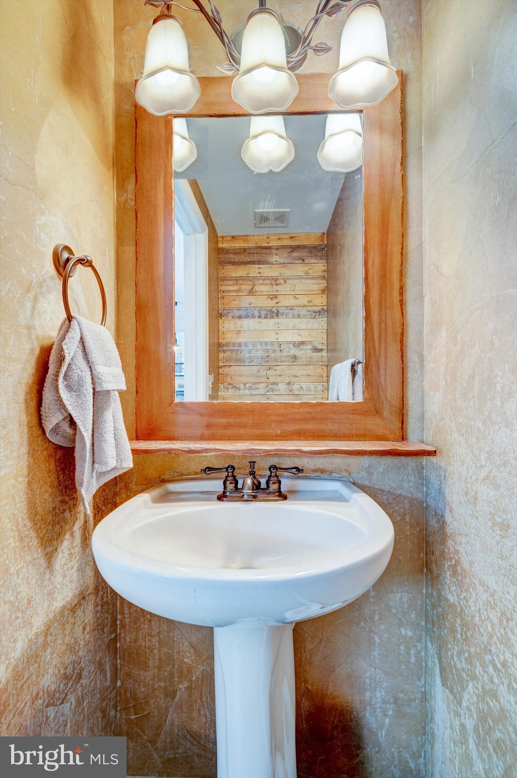 RIVER HILLS - Residential