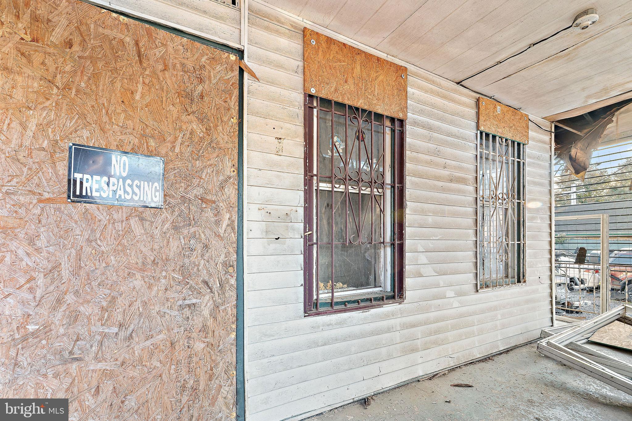 2622 SAUNDERS STREET