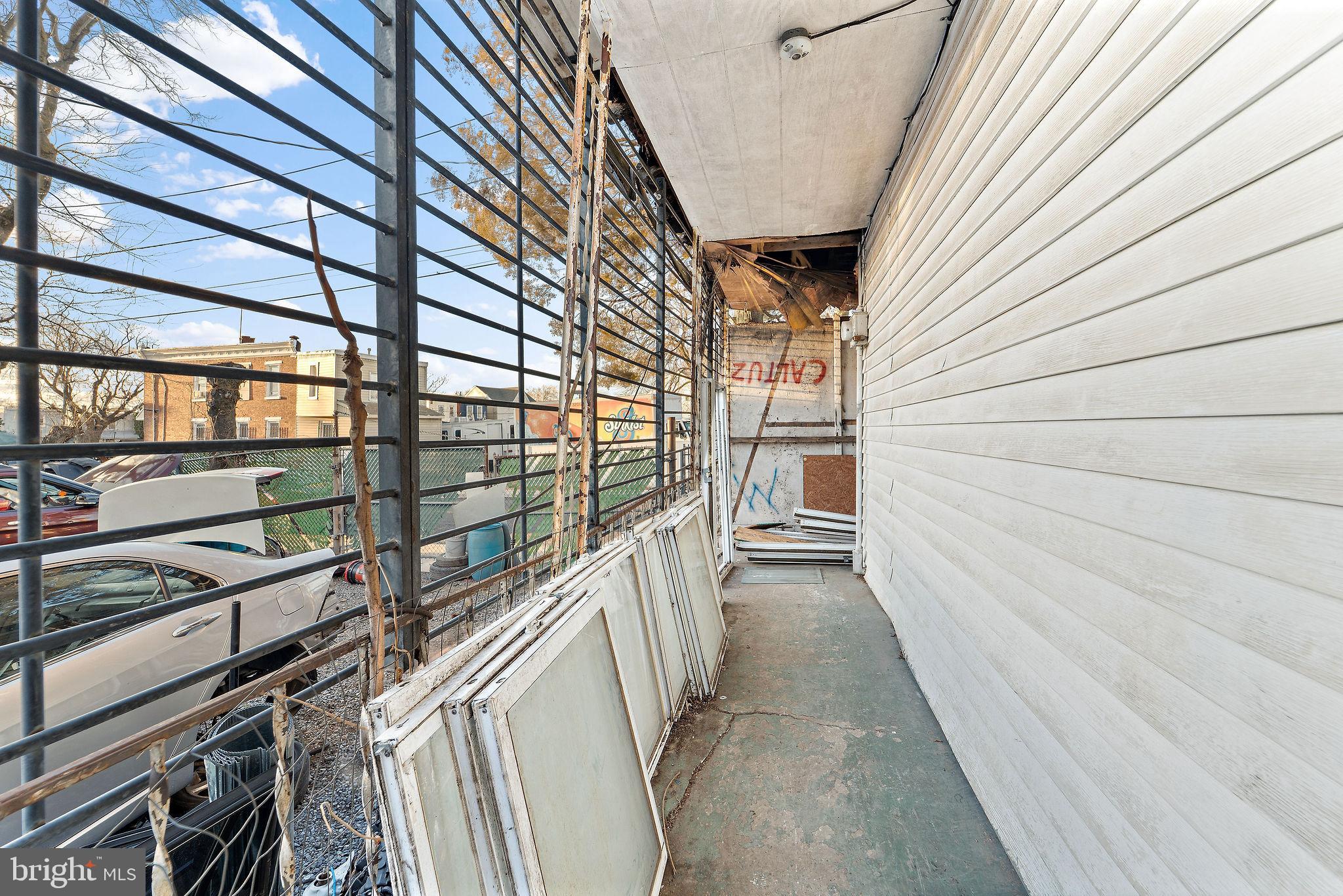 2622 SAUNDERS STREET