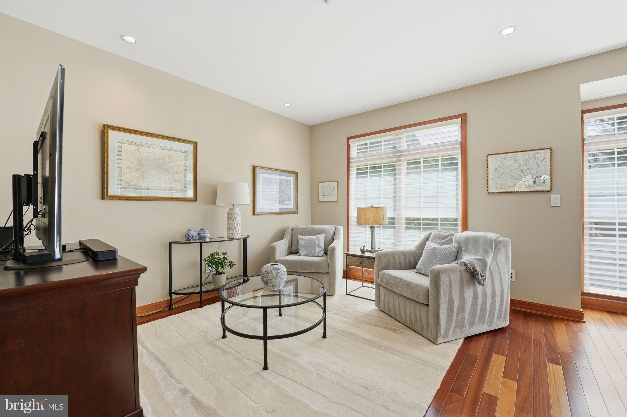 PALISADES PARK - Residential