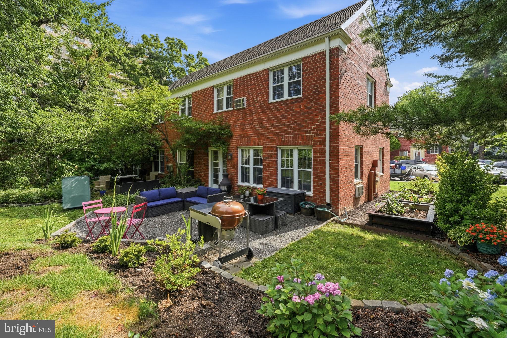 3740 HOLMES LANE