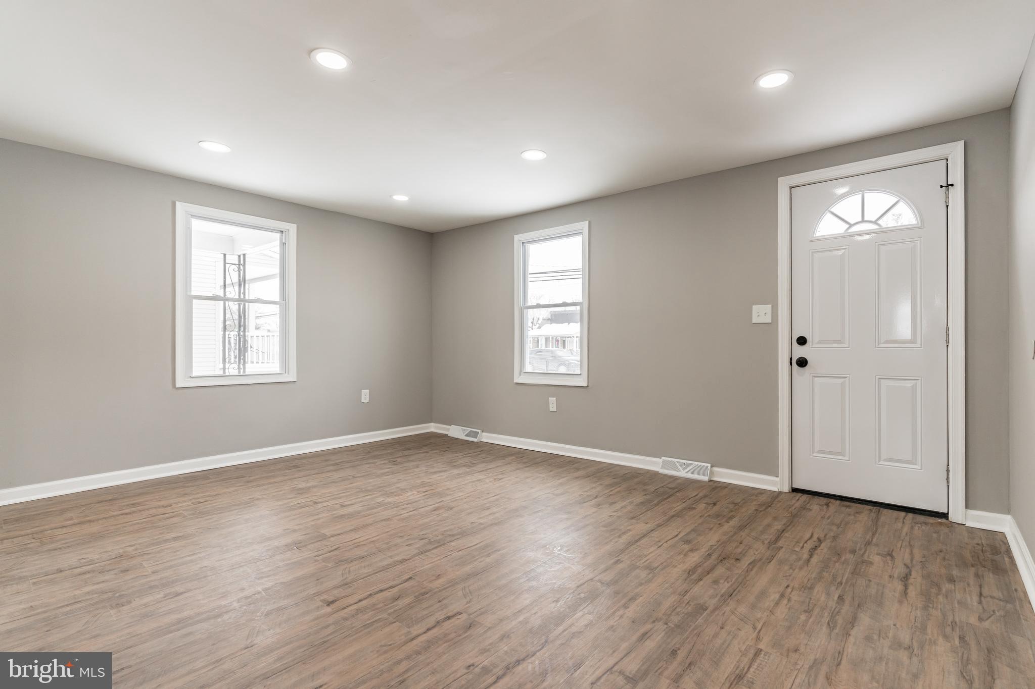 COLONIAL HOUSING - Residential