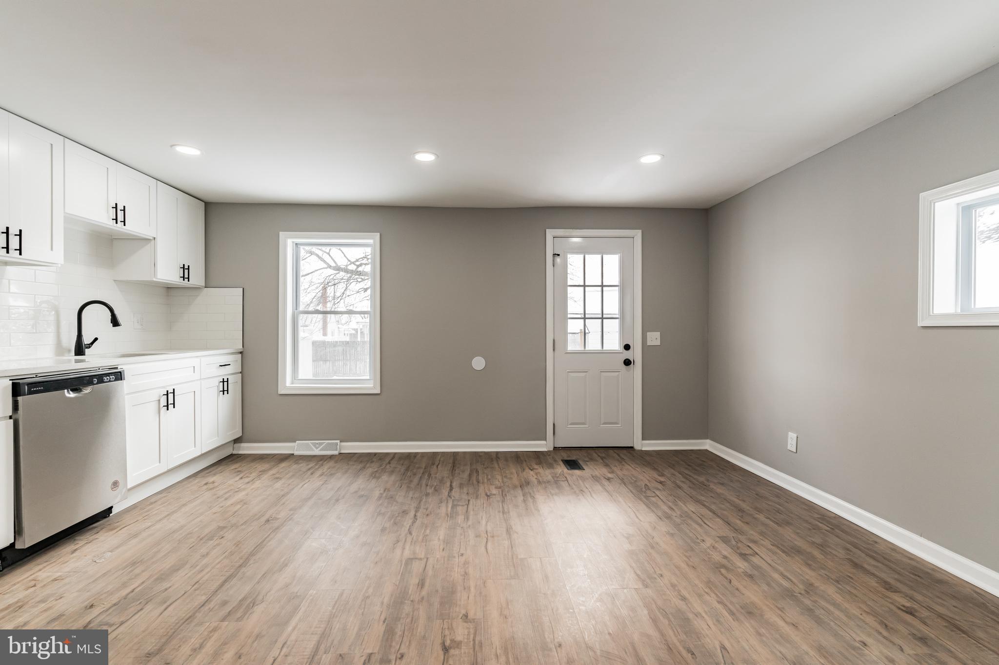 COLONIAL HOUSING - Residential