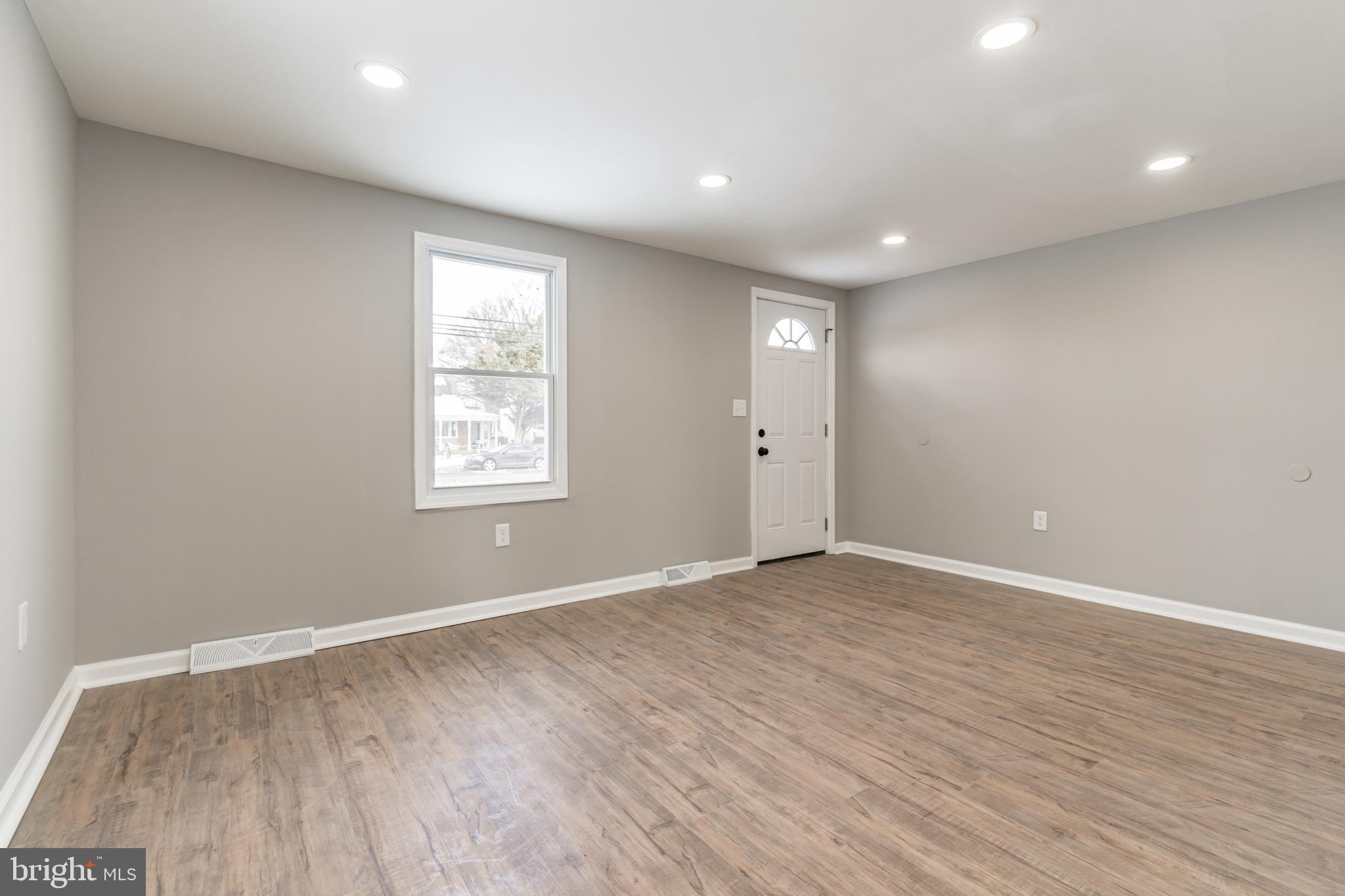 COLONIAL HOUSING - Residential