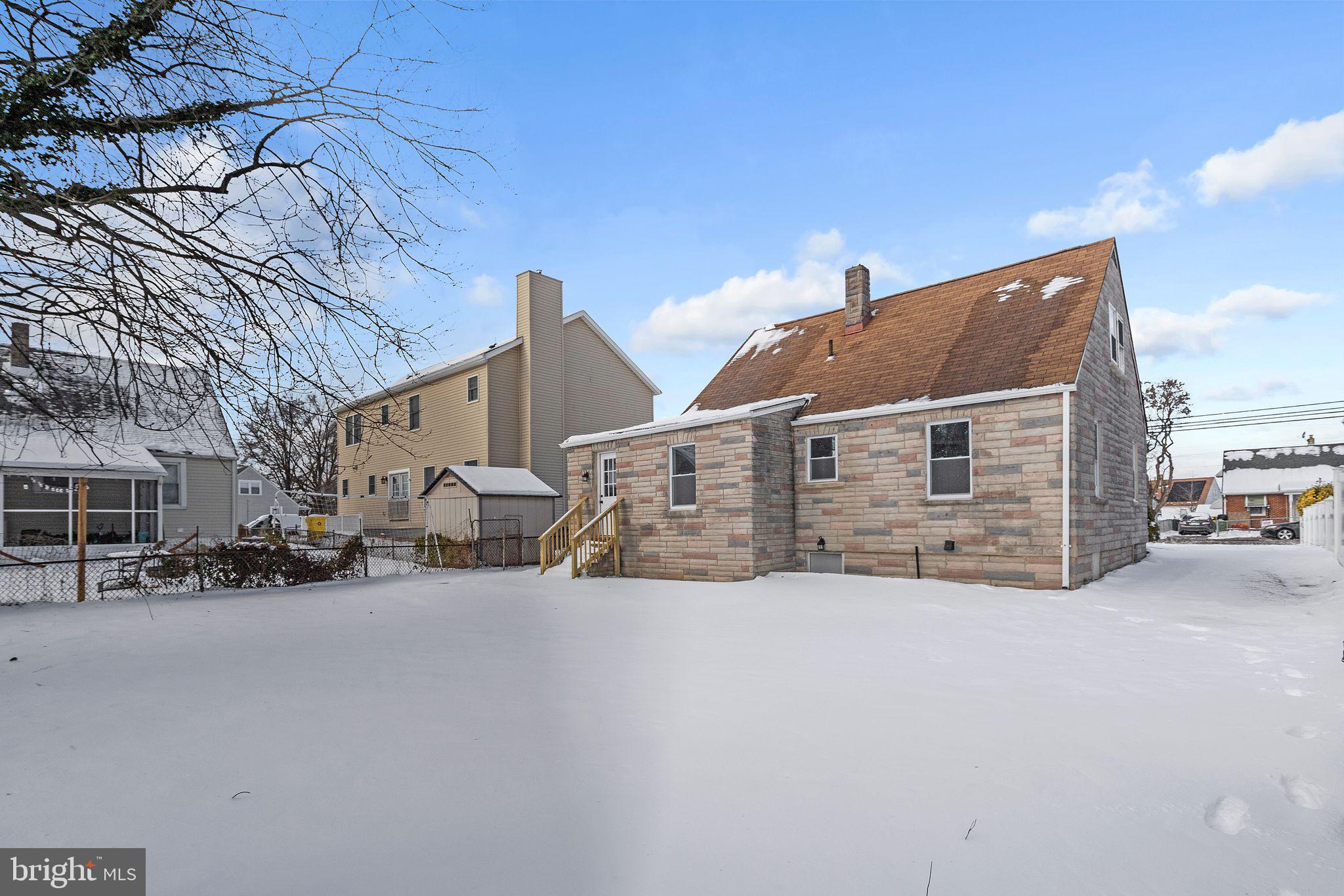 COLONIAL HOUSING - Residential