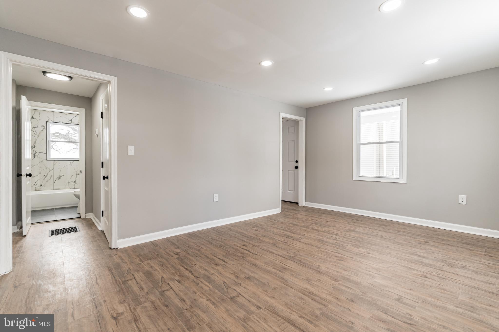 COLONIAL HOUSING - Residential