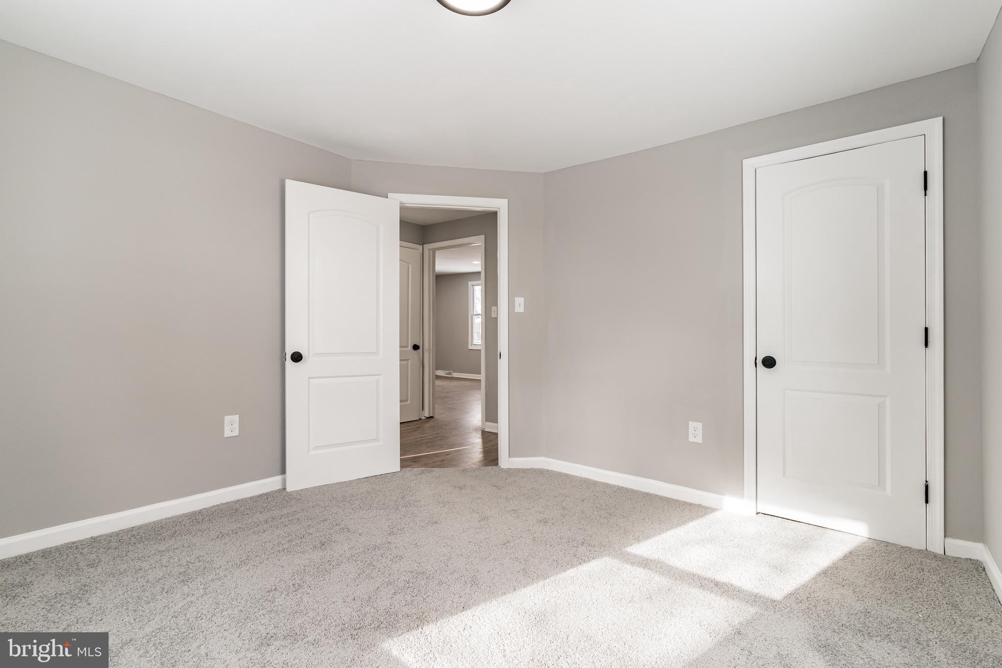 COLONIAL HOUSING - Residential