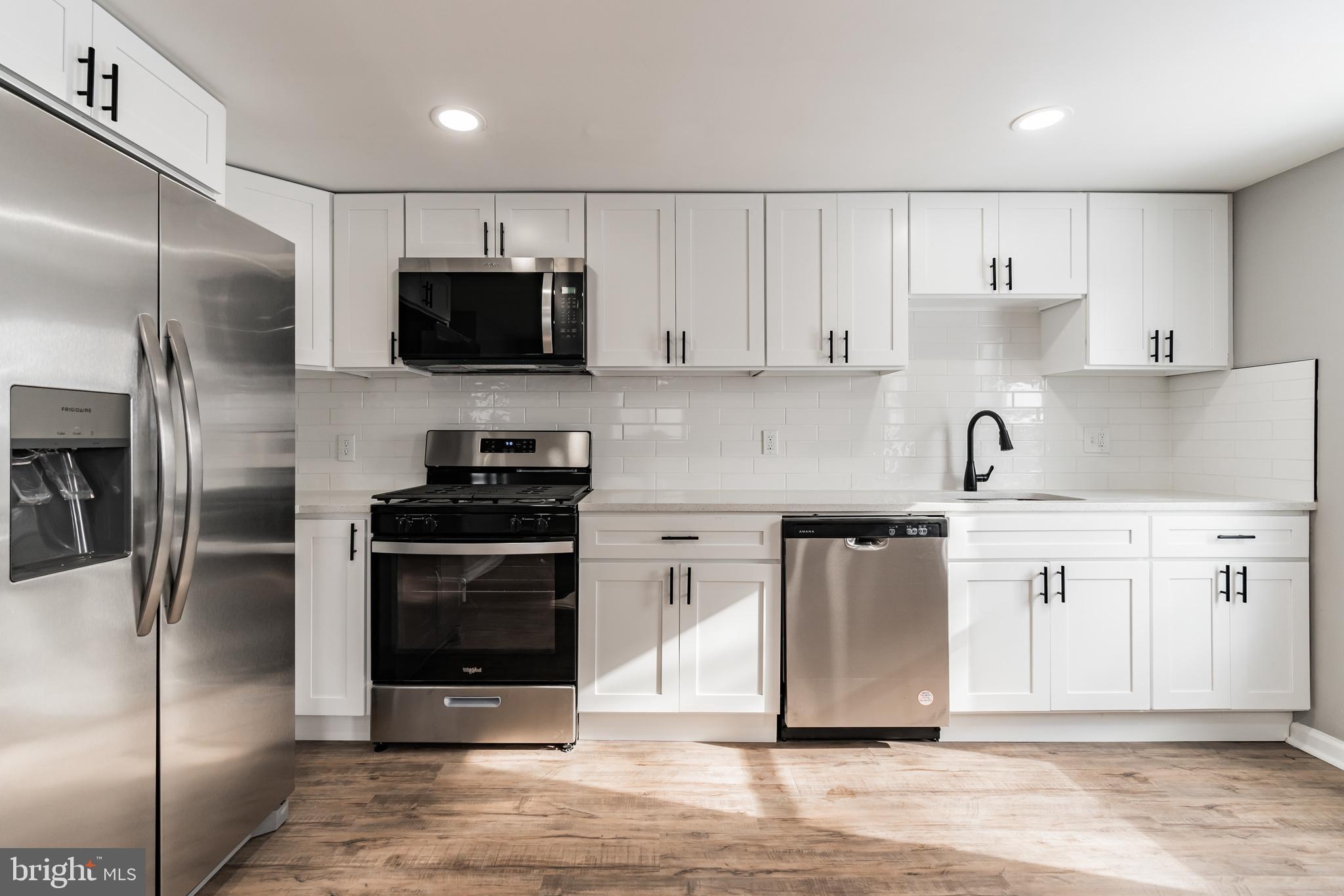 COLONIAL HOUSING - Residential