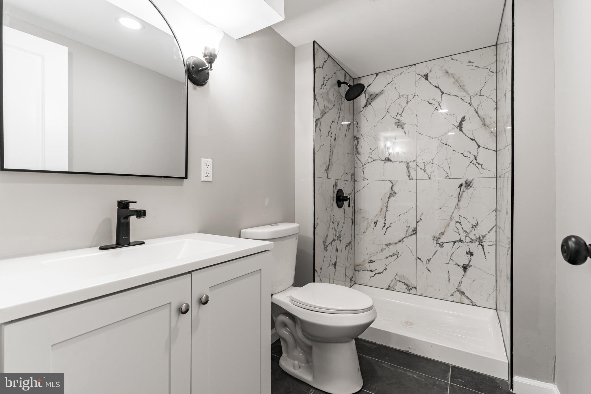 COLONIAL HOUSING - Residential