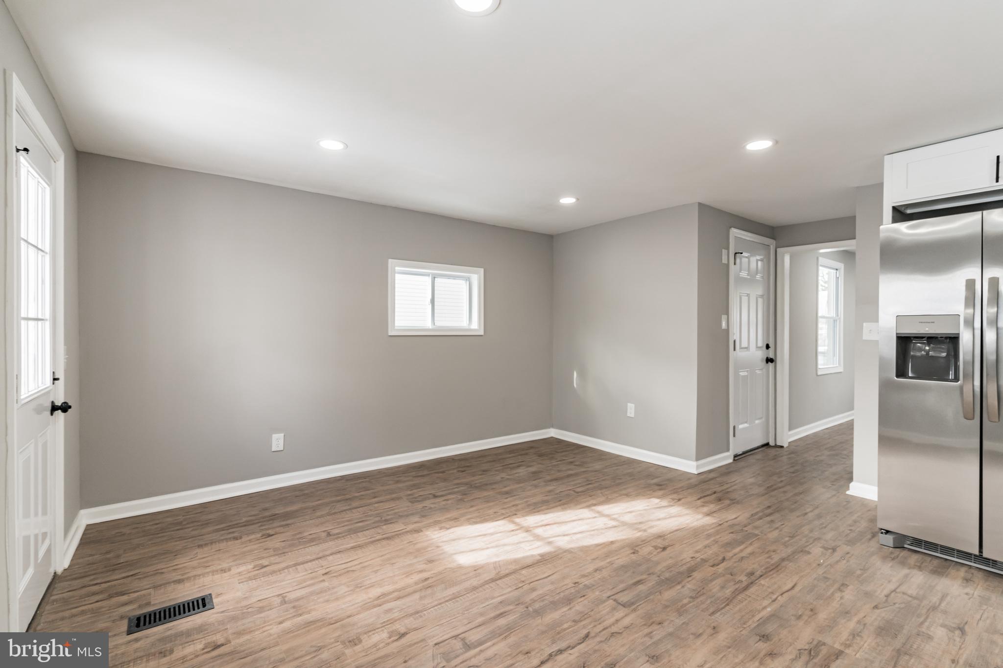 COLONIAL HOUSING - Residential