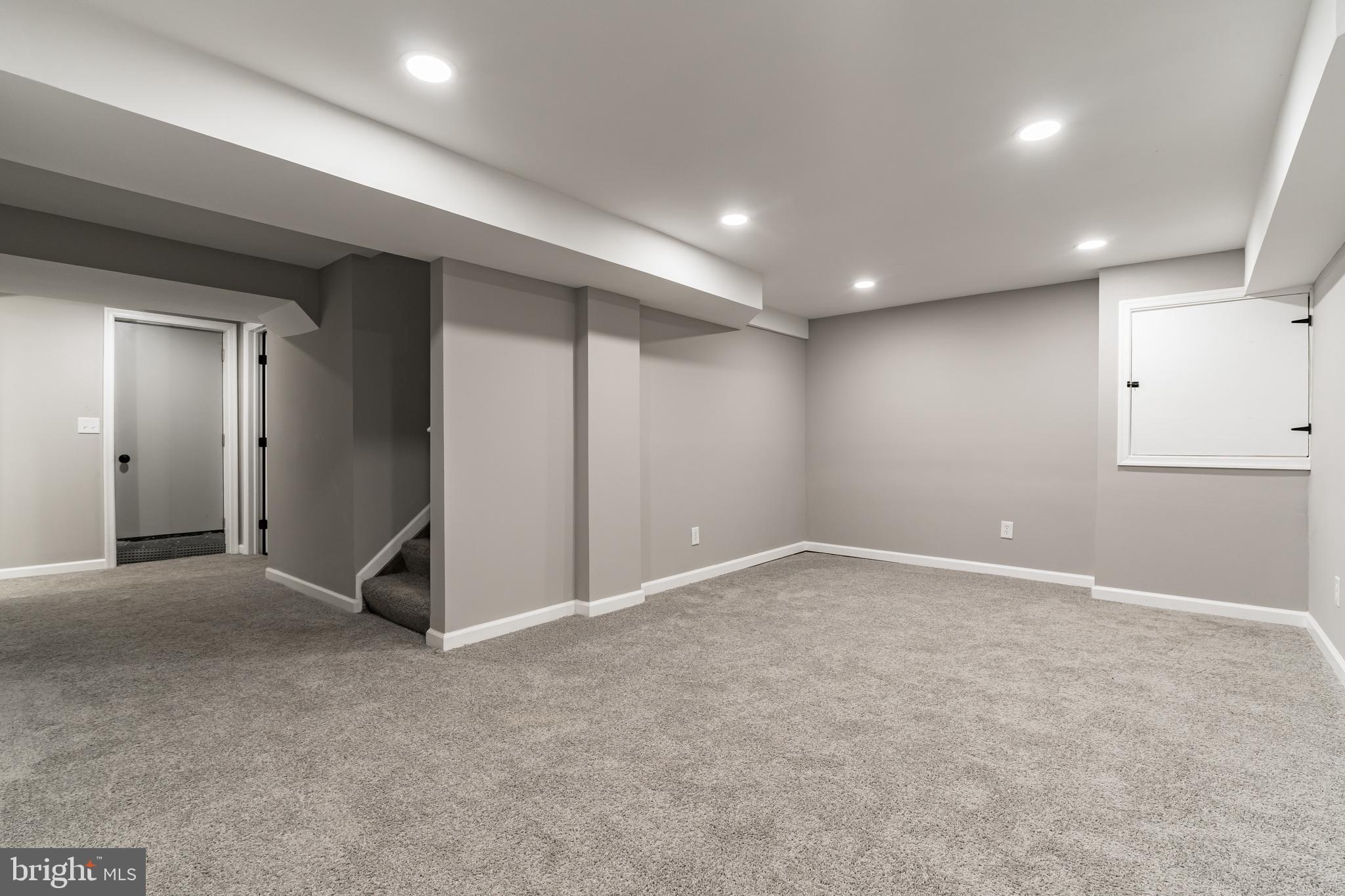 COLONIAL HOUSING - Residential