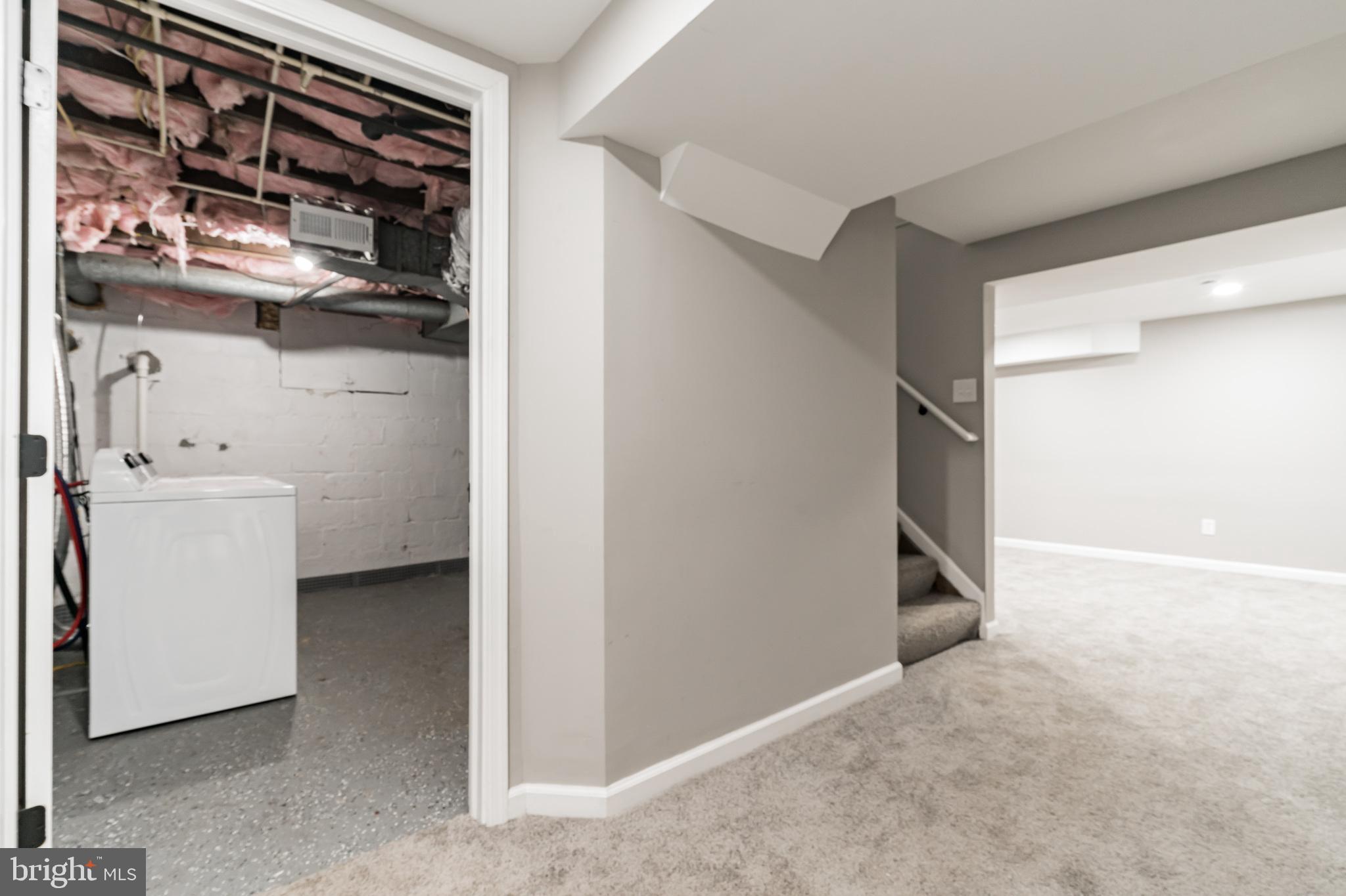 COLONIAL HOUSING - Residential