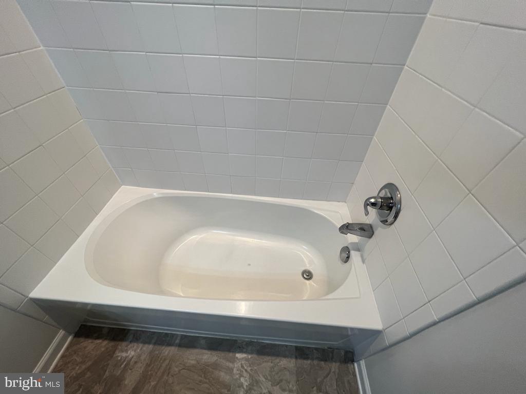 THE TOWNS AT GLENN DALE CROSSING - Residential Lease