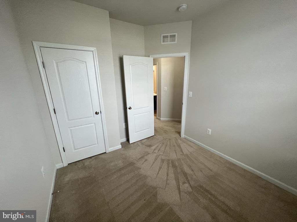 THE TOWNS AT GLENN DALE CROSSING - Residential Lease