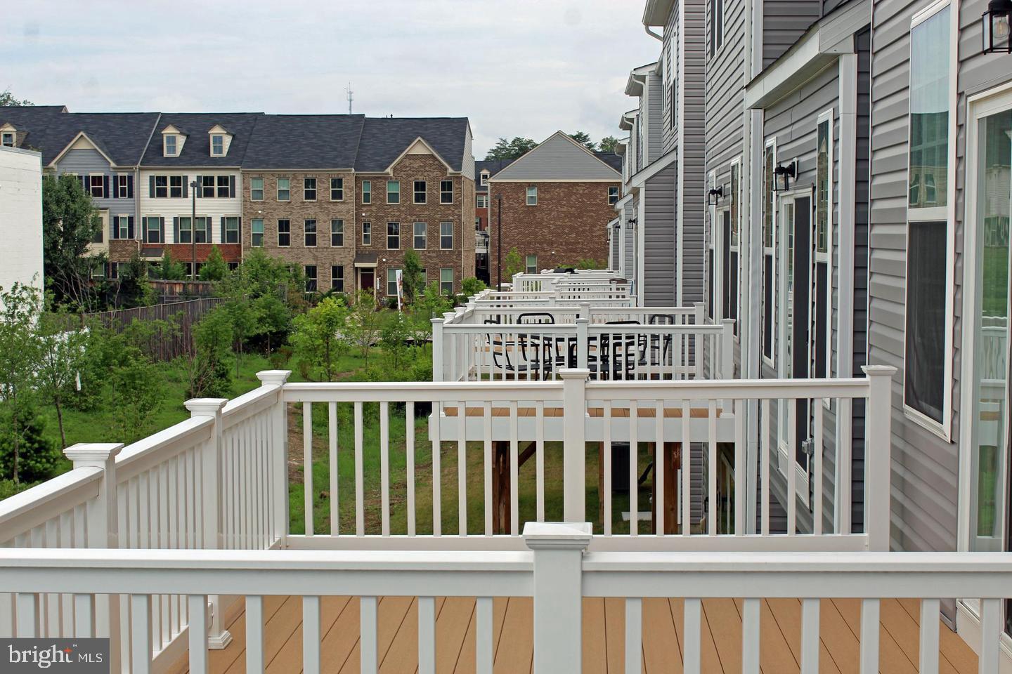THE TOWNS AT GLENN DALE CROSSING - Residential Lease