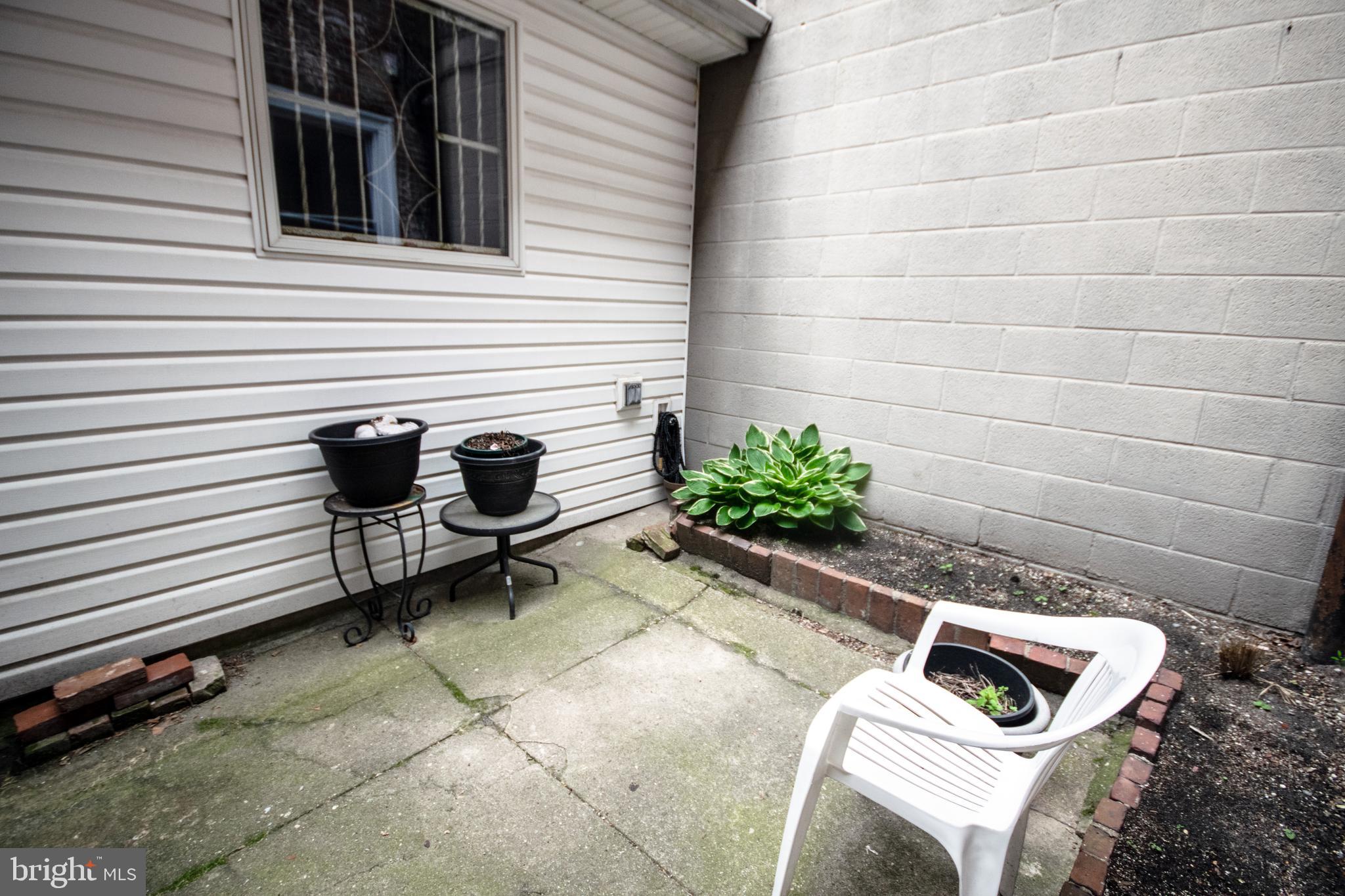 AVENUE OF THE ARTS - Residential Lease