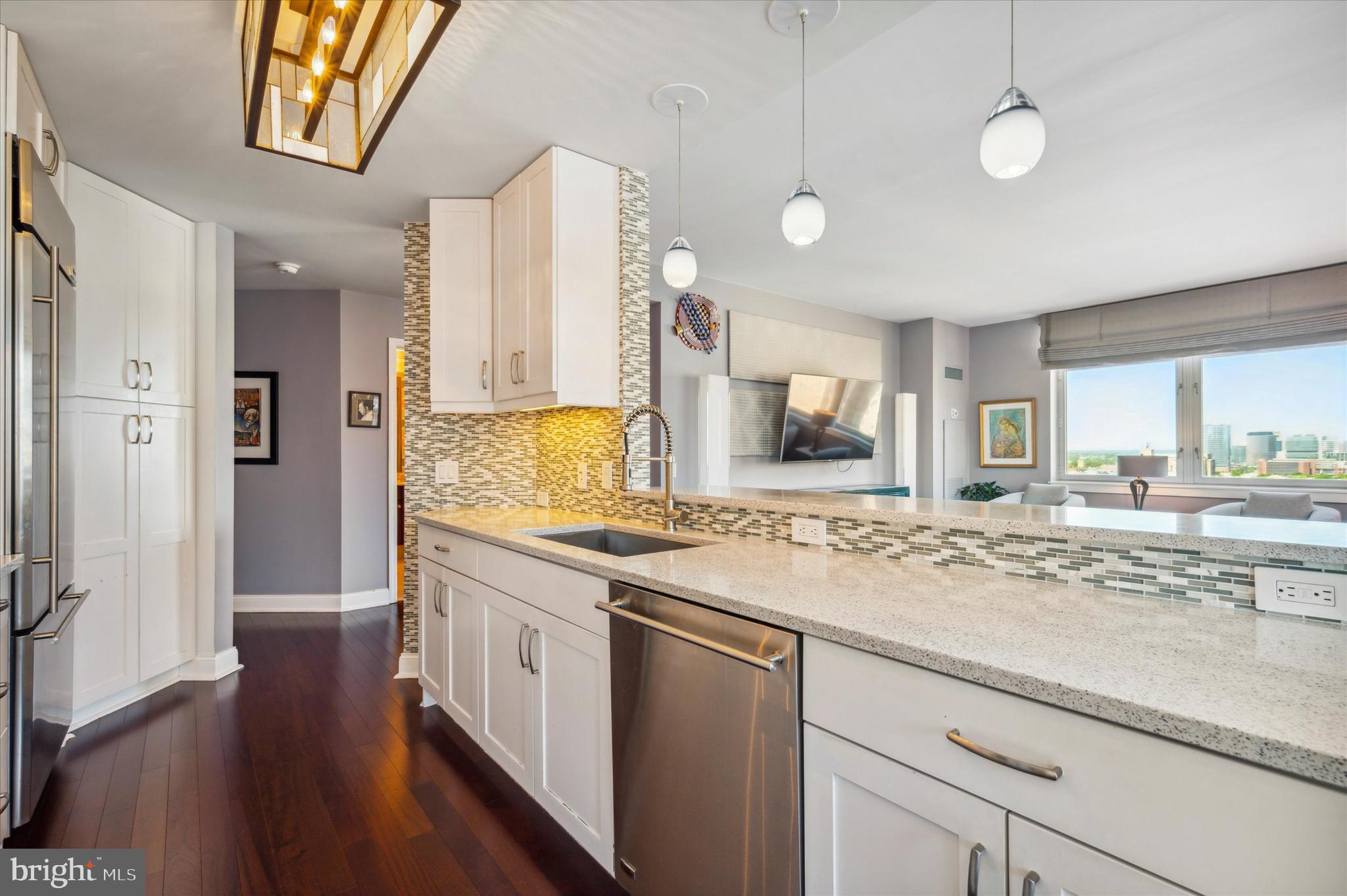 AVENUE OF THE ARTS - Residential