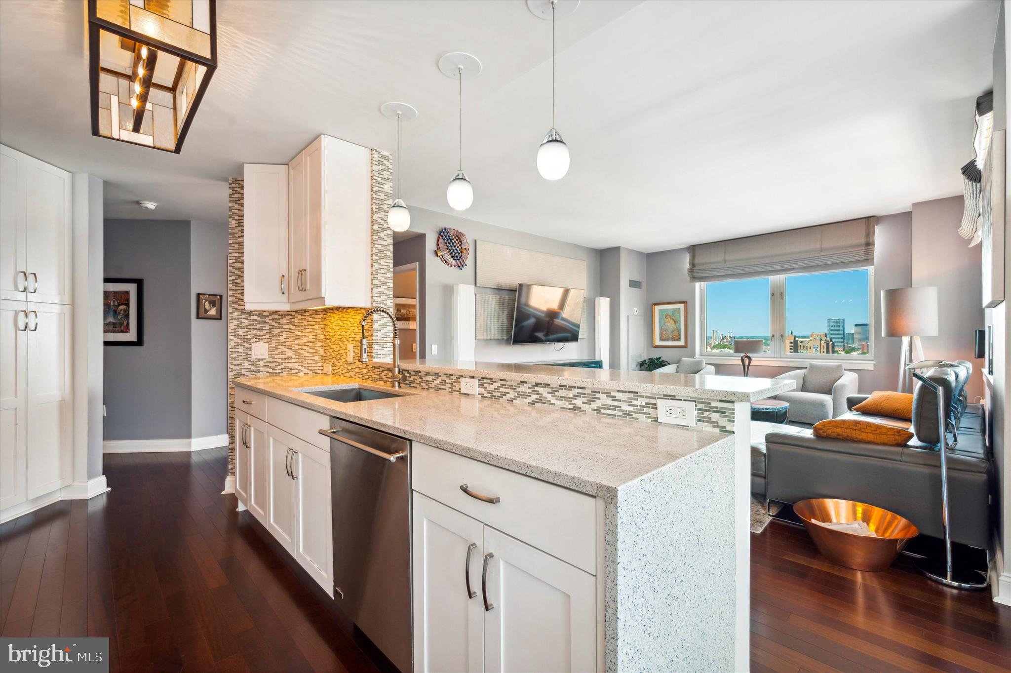 AVENUE OF THE ARTS - Residential