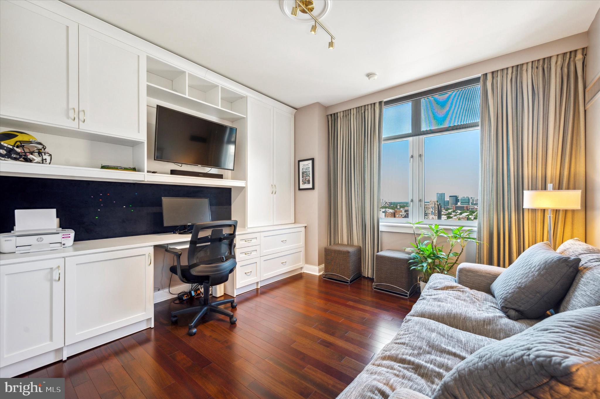 AVENUE OF THE ARTS - Residential