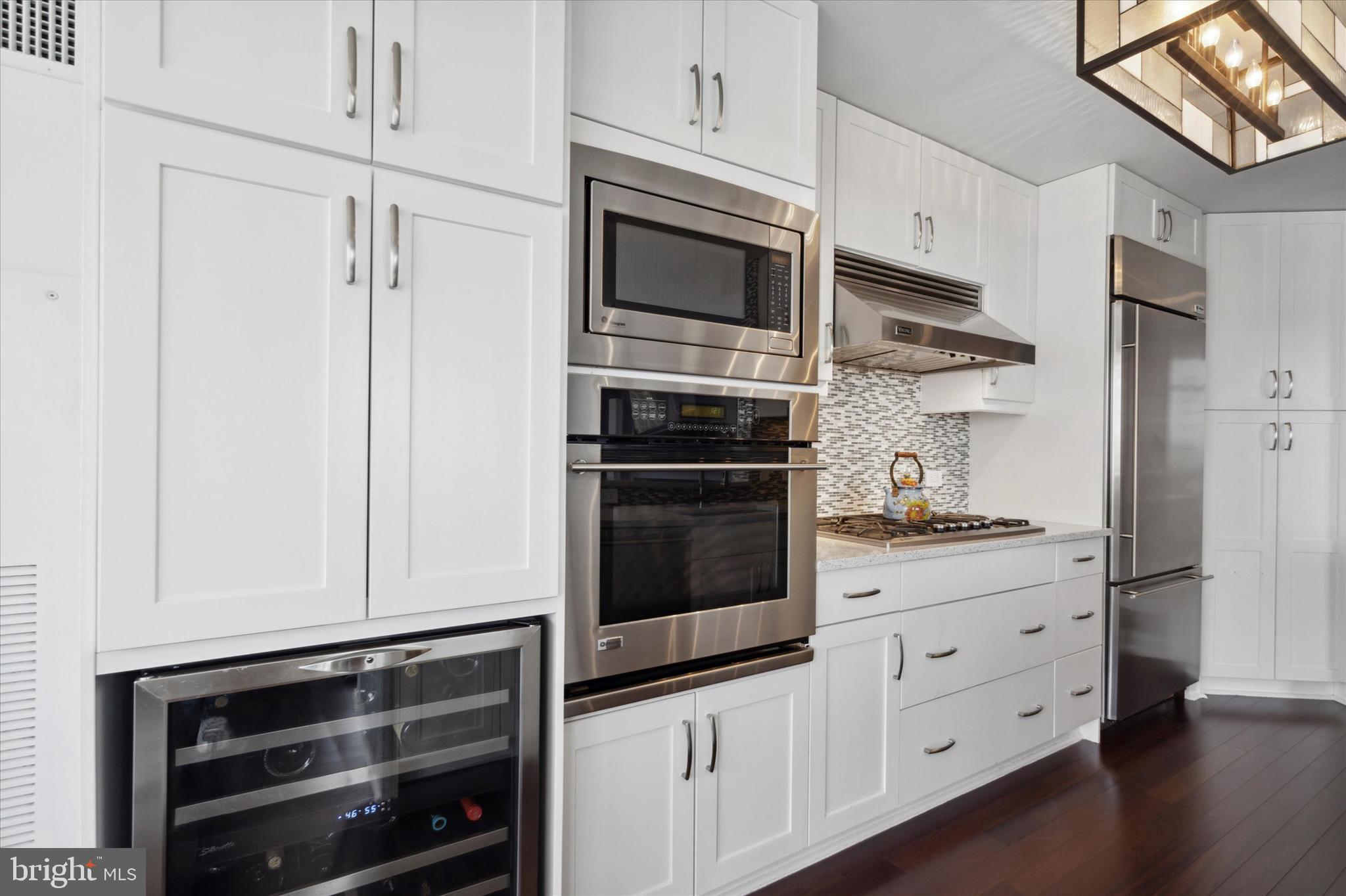 AVENUE OF THE ARTS - Residential