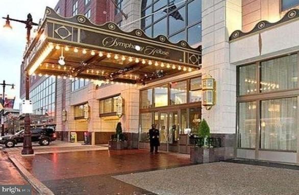 AVENUE OF THE ARTS - Residential