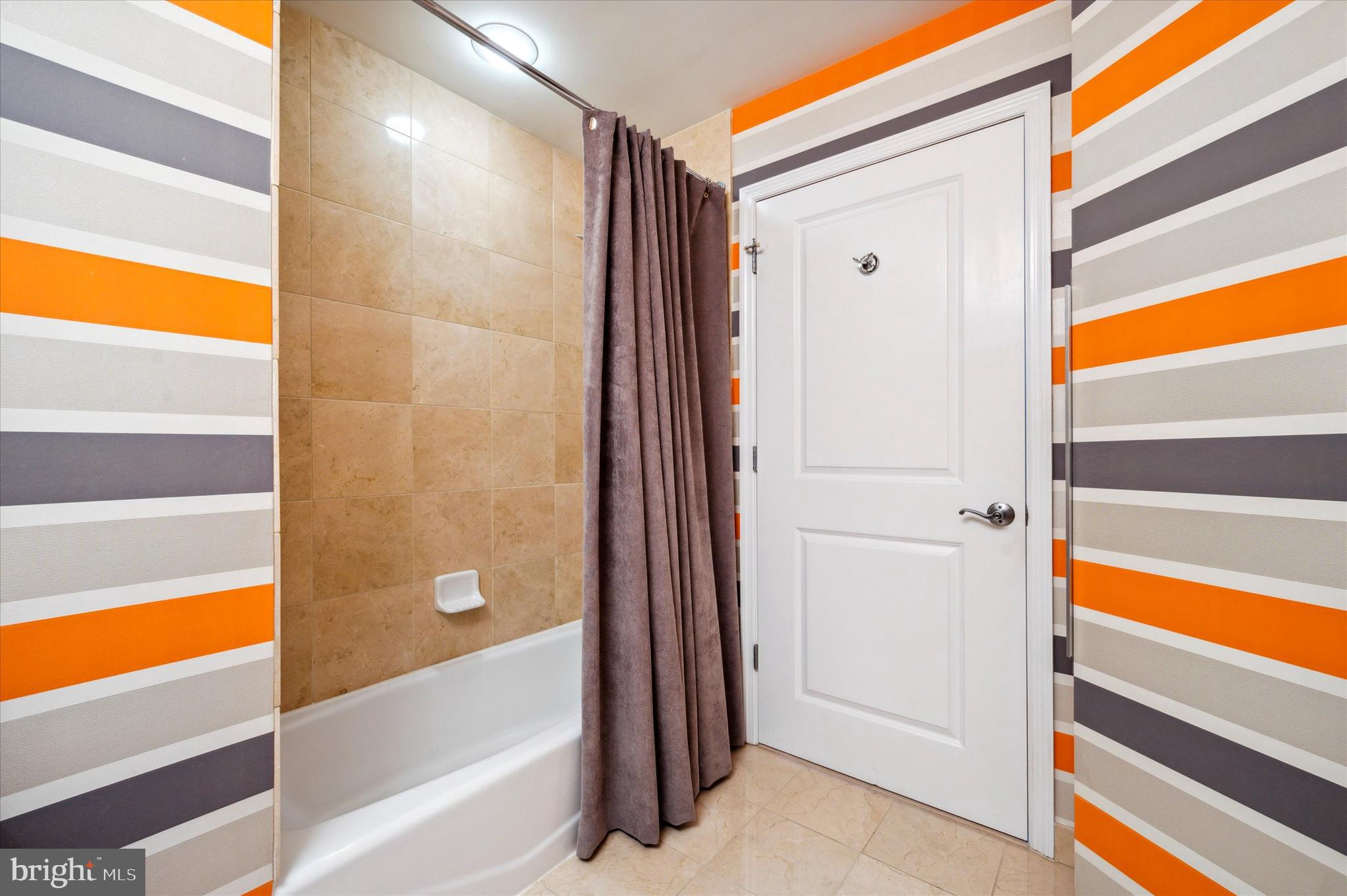 AVENUE OF THE ARTS - Residential