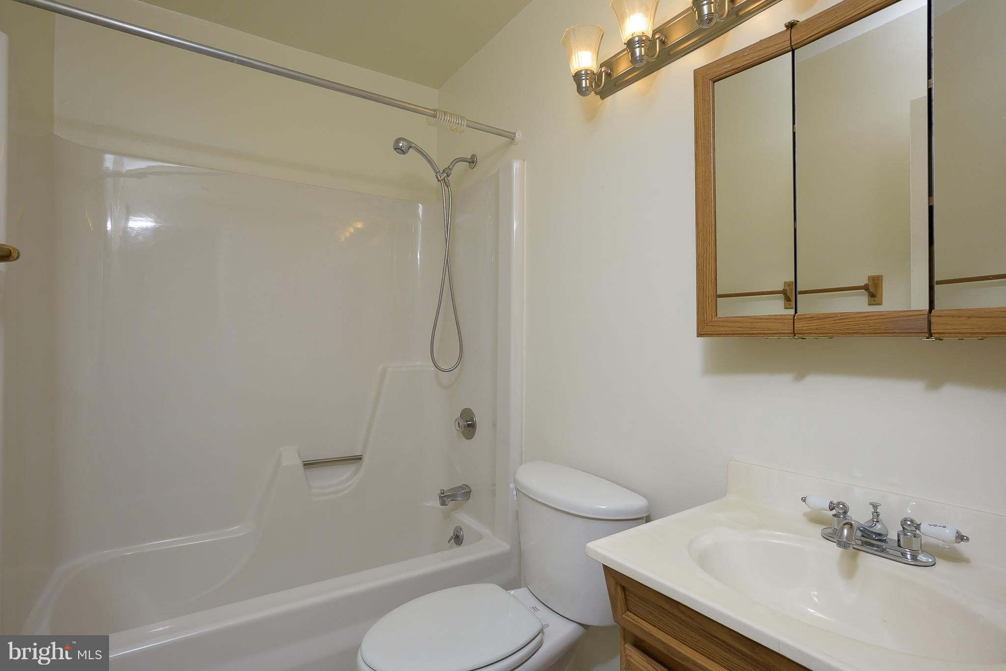 CLARY'S FOREST - Residential Lease