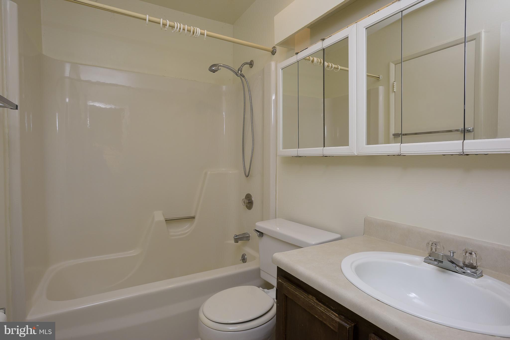 CLARY'S FOREST - Residential Lease