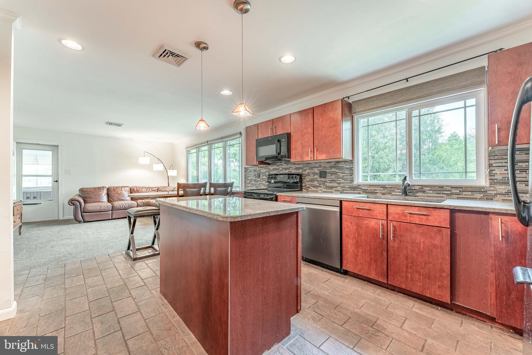 CAMBRIDGE DOWNS - Residential