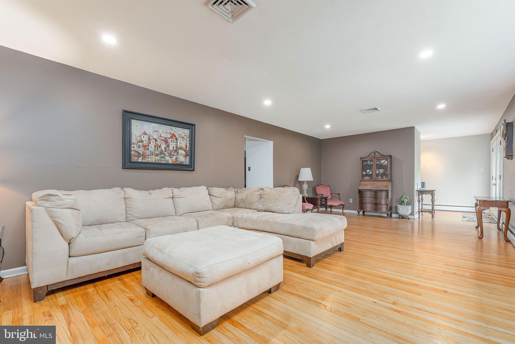 CAMBRIDGE DOWNS - Residential