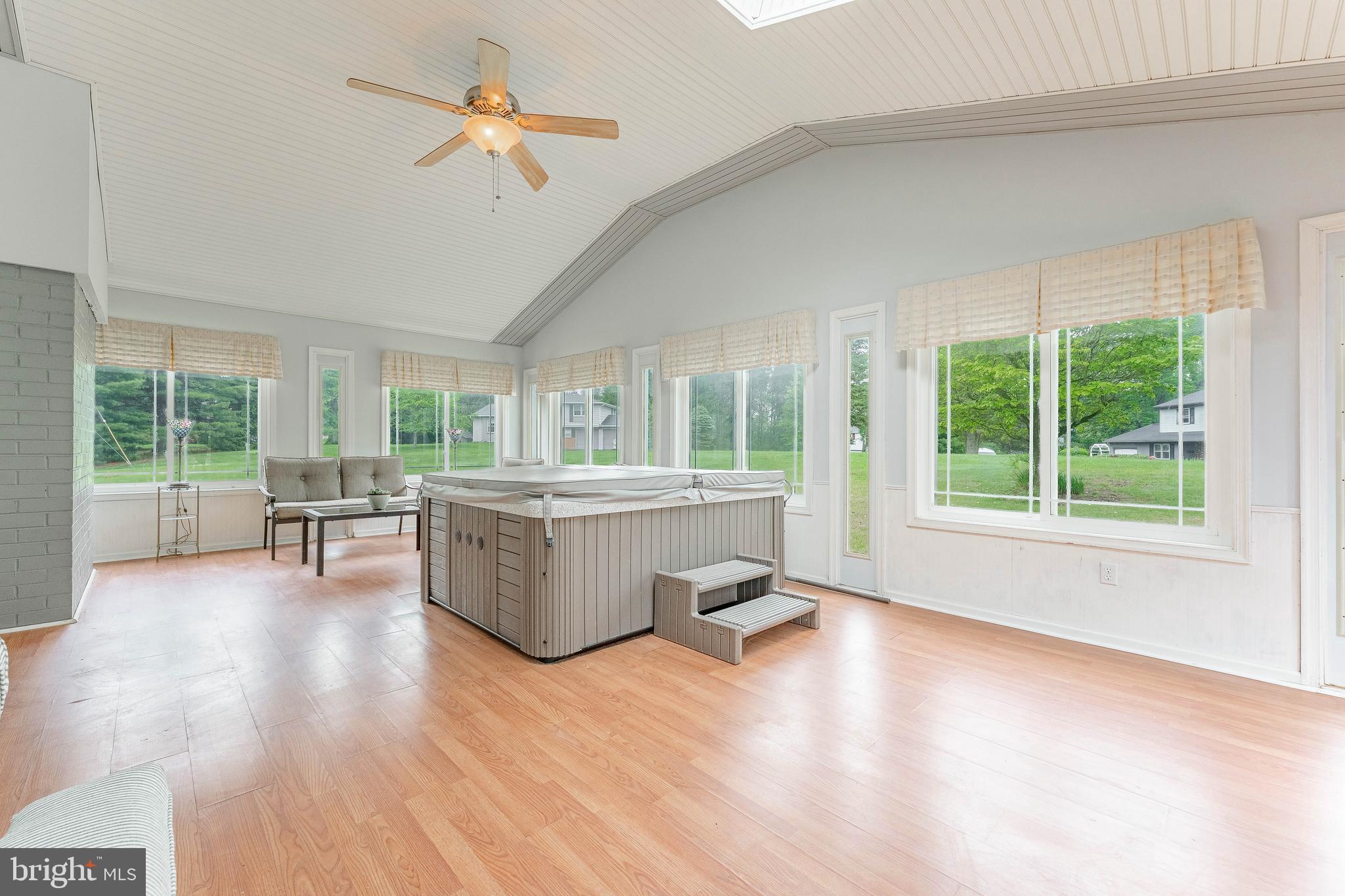 CAMBRIDGE DOWNS - Residential