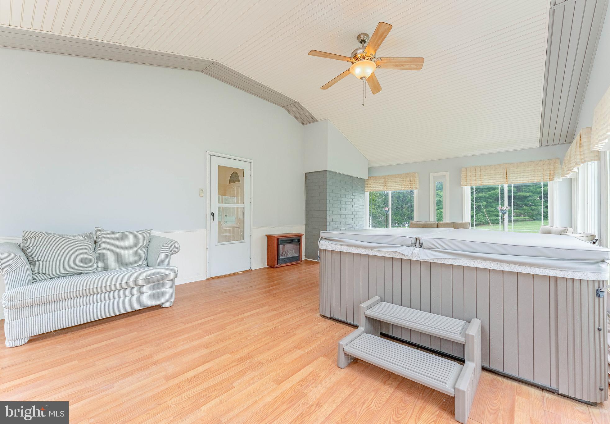 CAMBRIDGE DOWNS - Residential