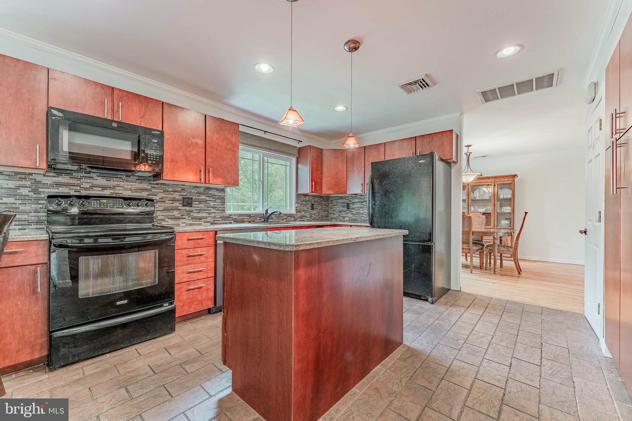 CAMBRIDGE DOWNS - Residential