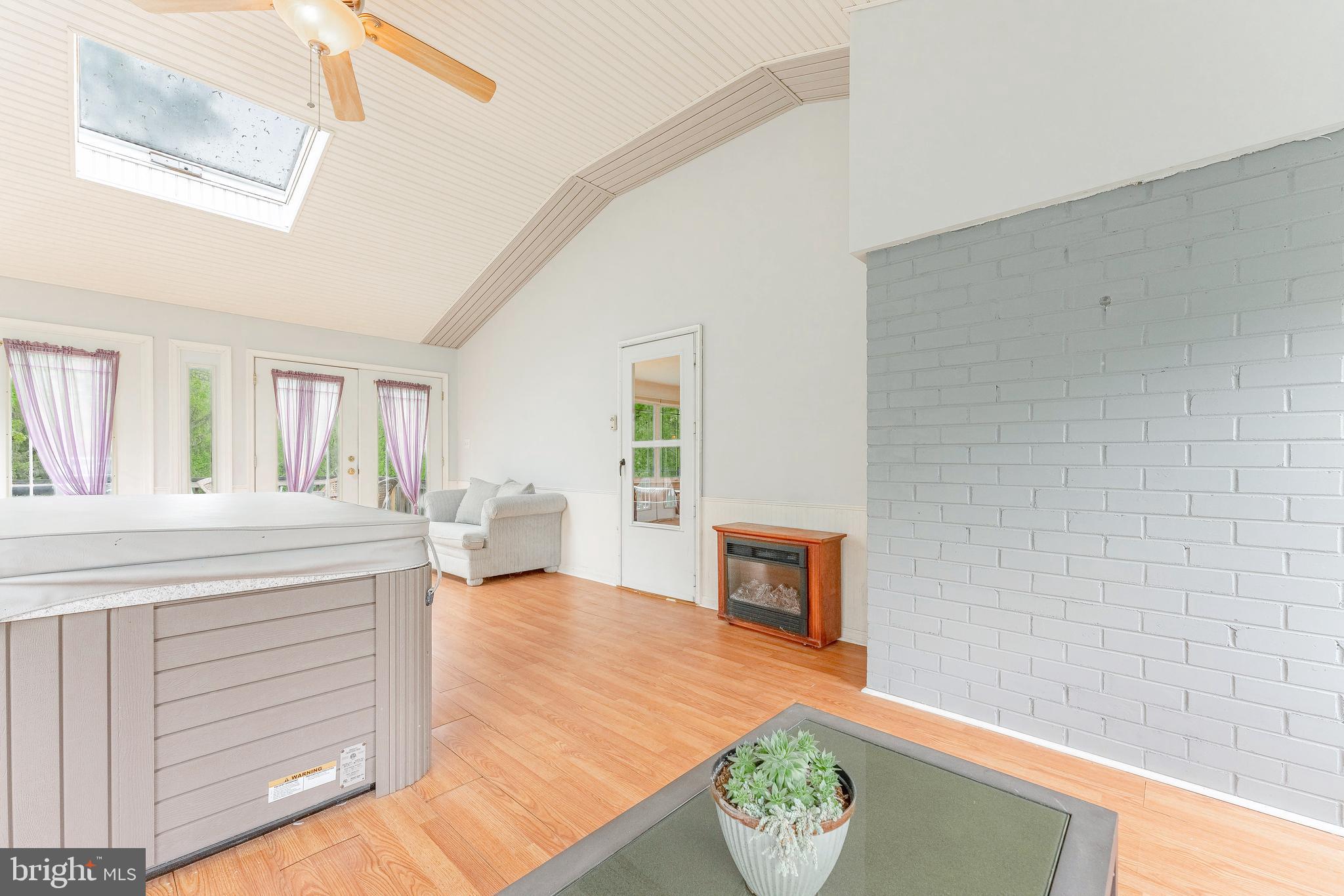 CAMBRIDGE DOWNS - Residential