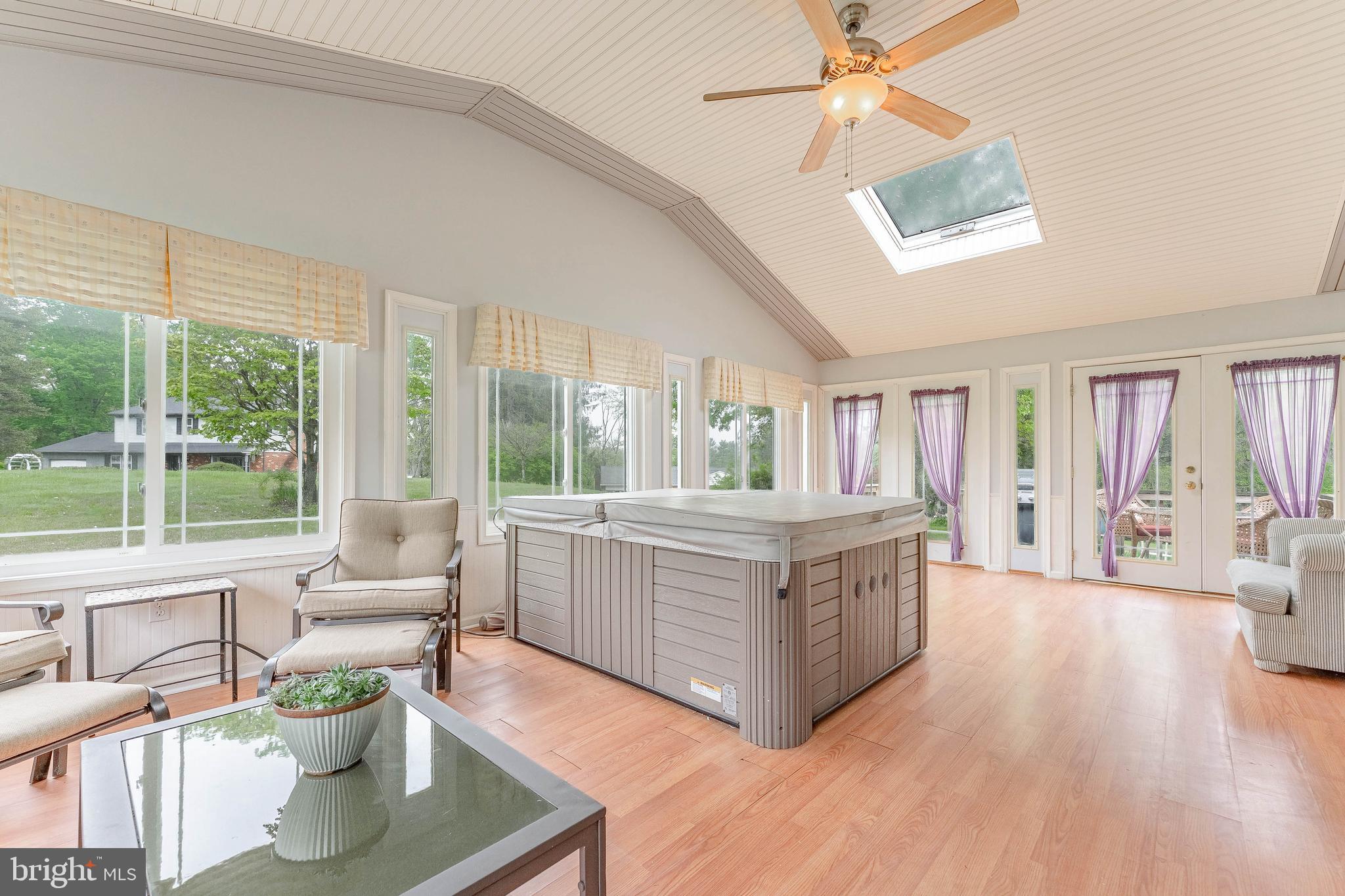 CAMBRIDGE DOWNS - Residential