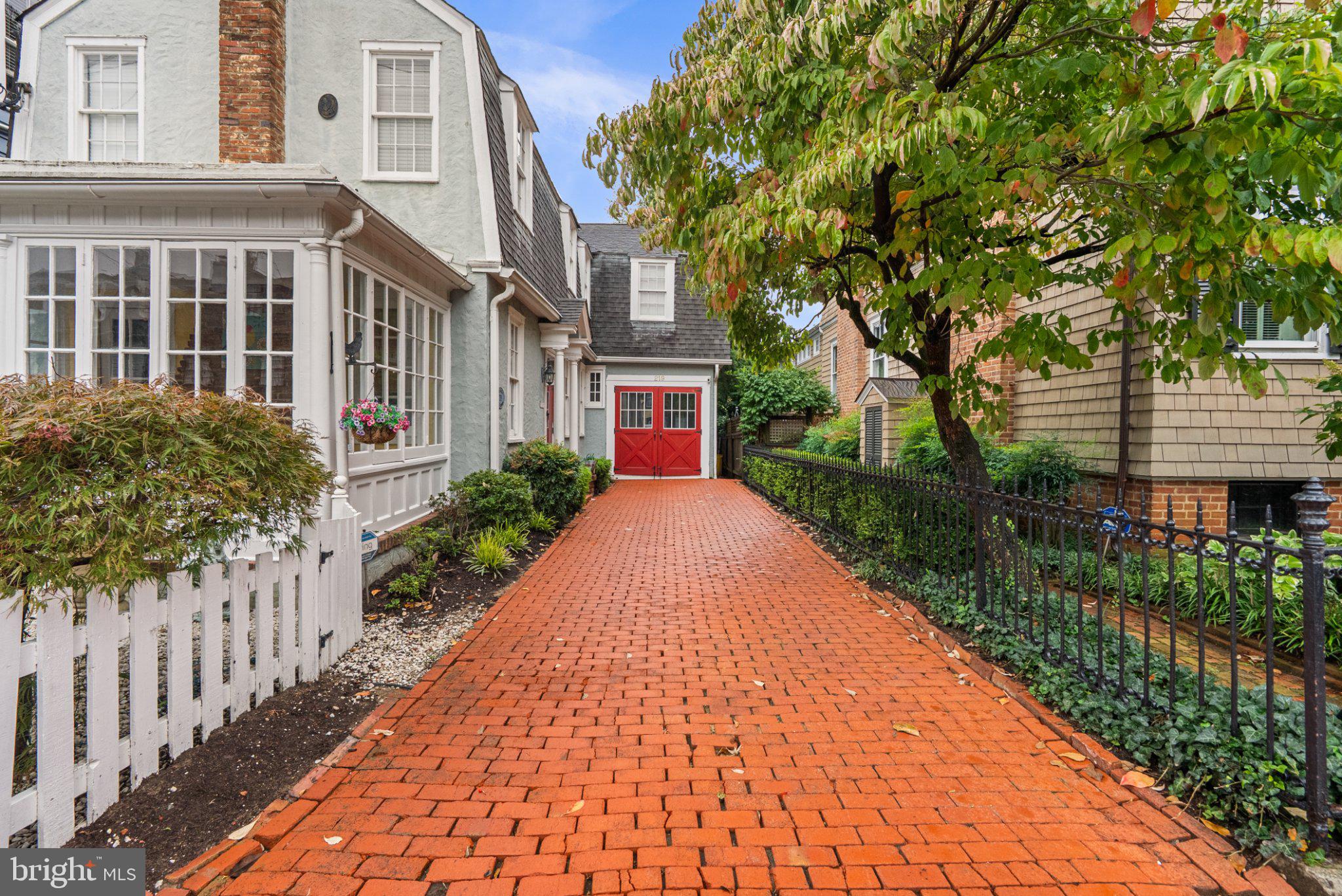 219 KING GEORGE STREET