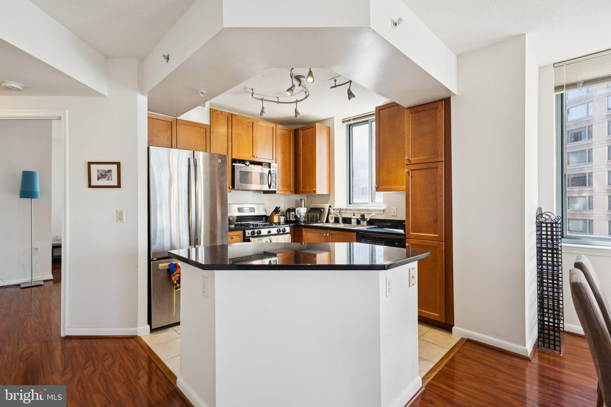 851 N GLEBE ROAD N 904