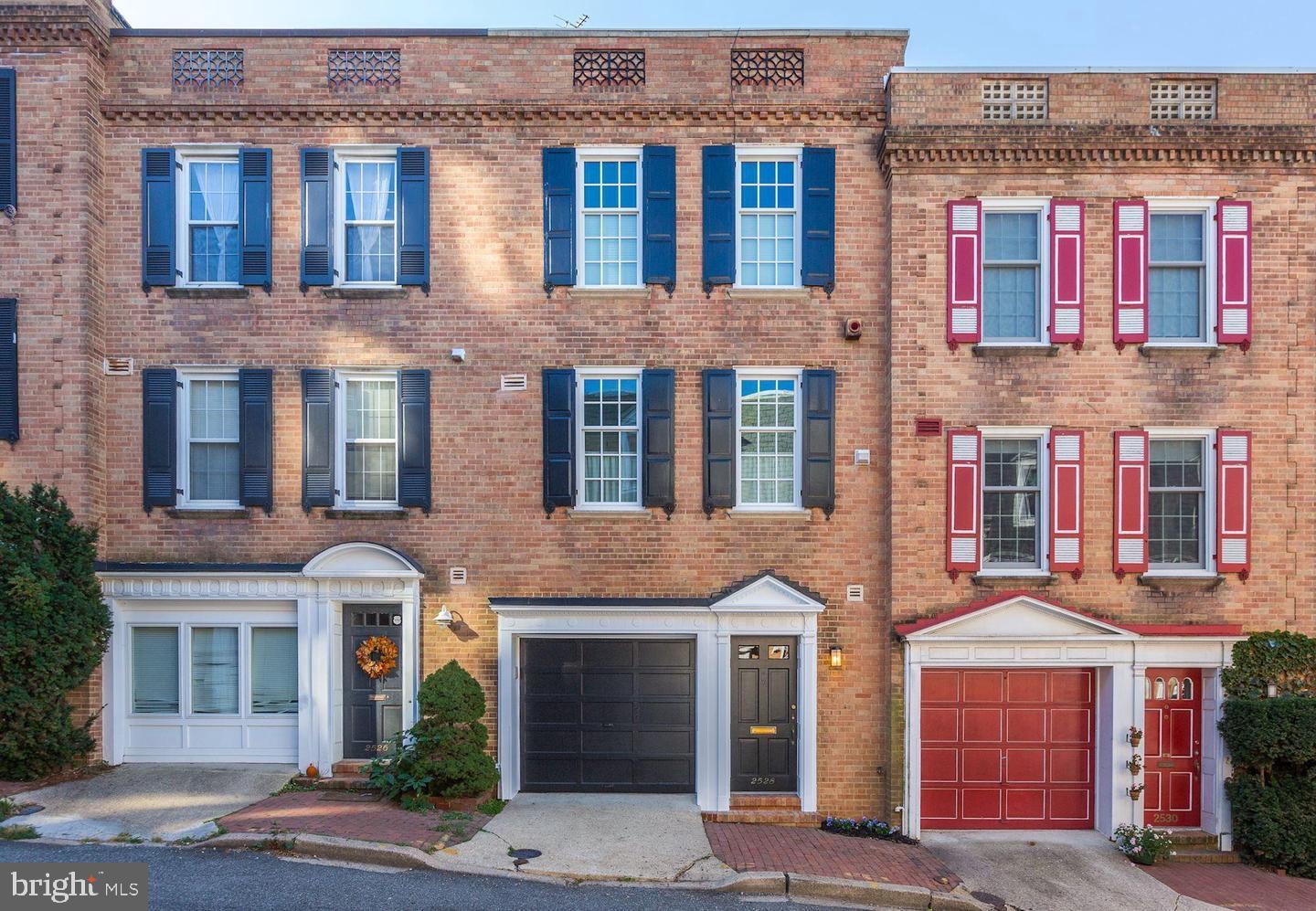 2528 QUEEN ANNES LANE NW