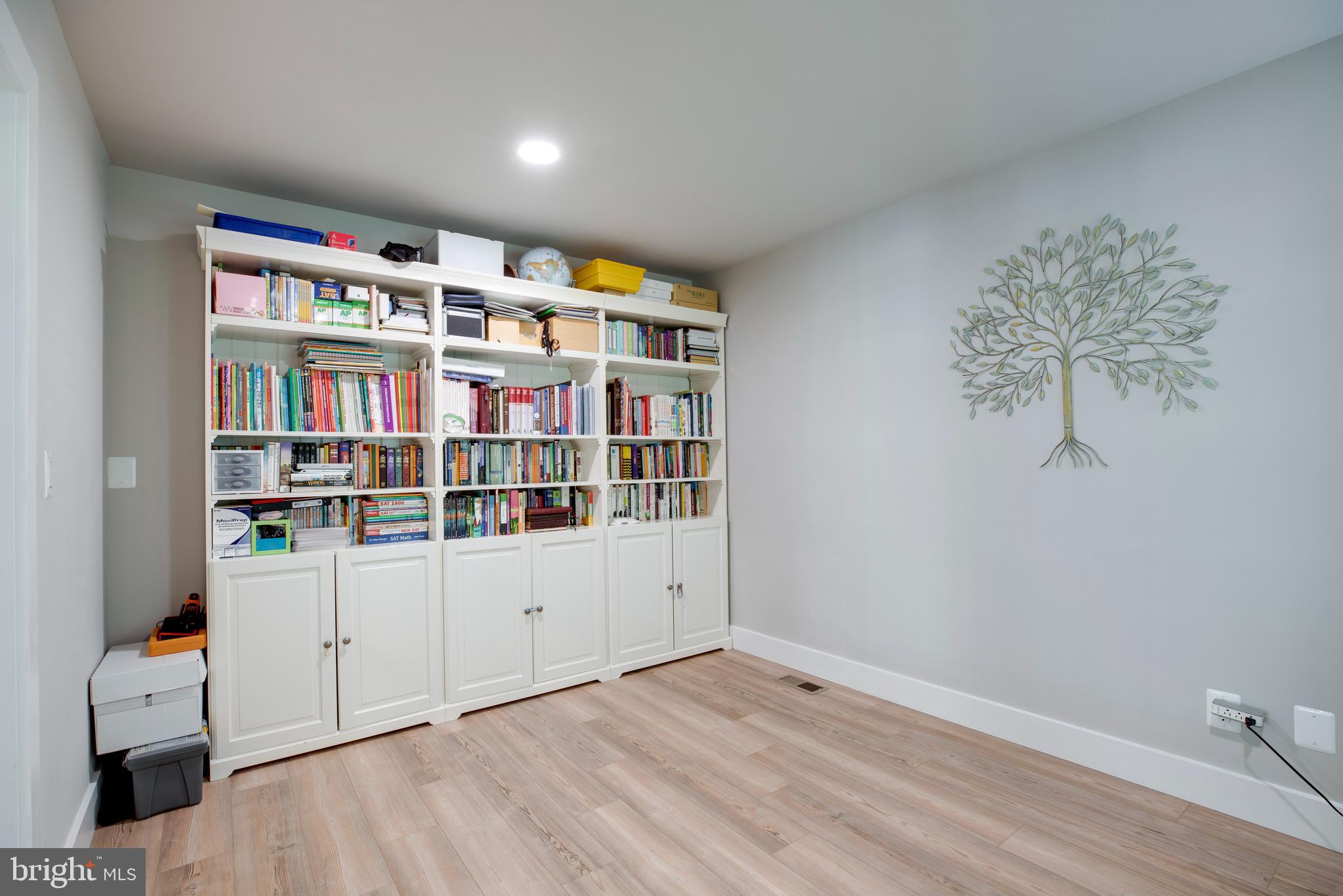 BONNIE BRAE - Residential Lease