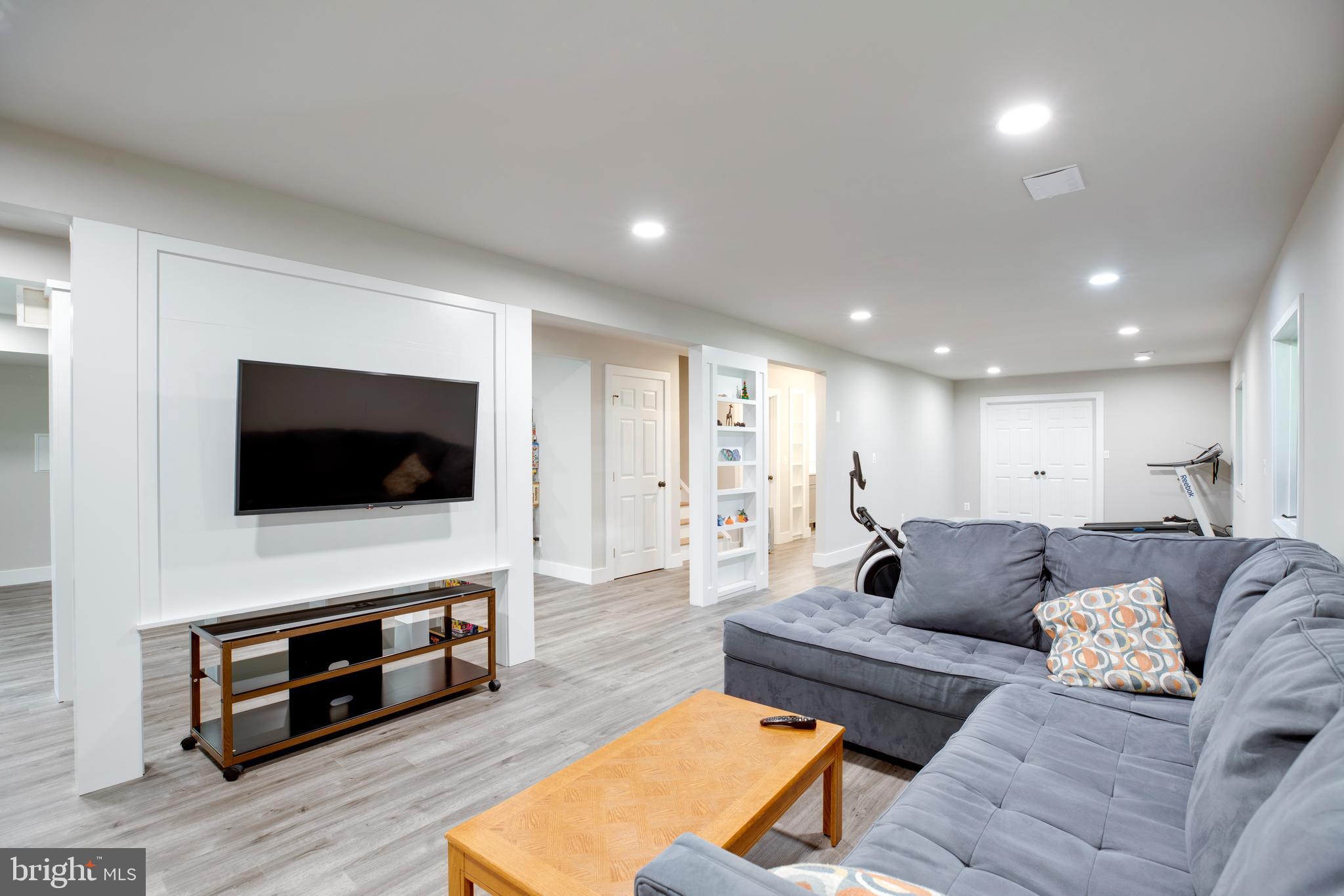 BONNIE BRAE - Residential Lease