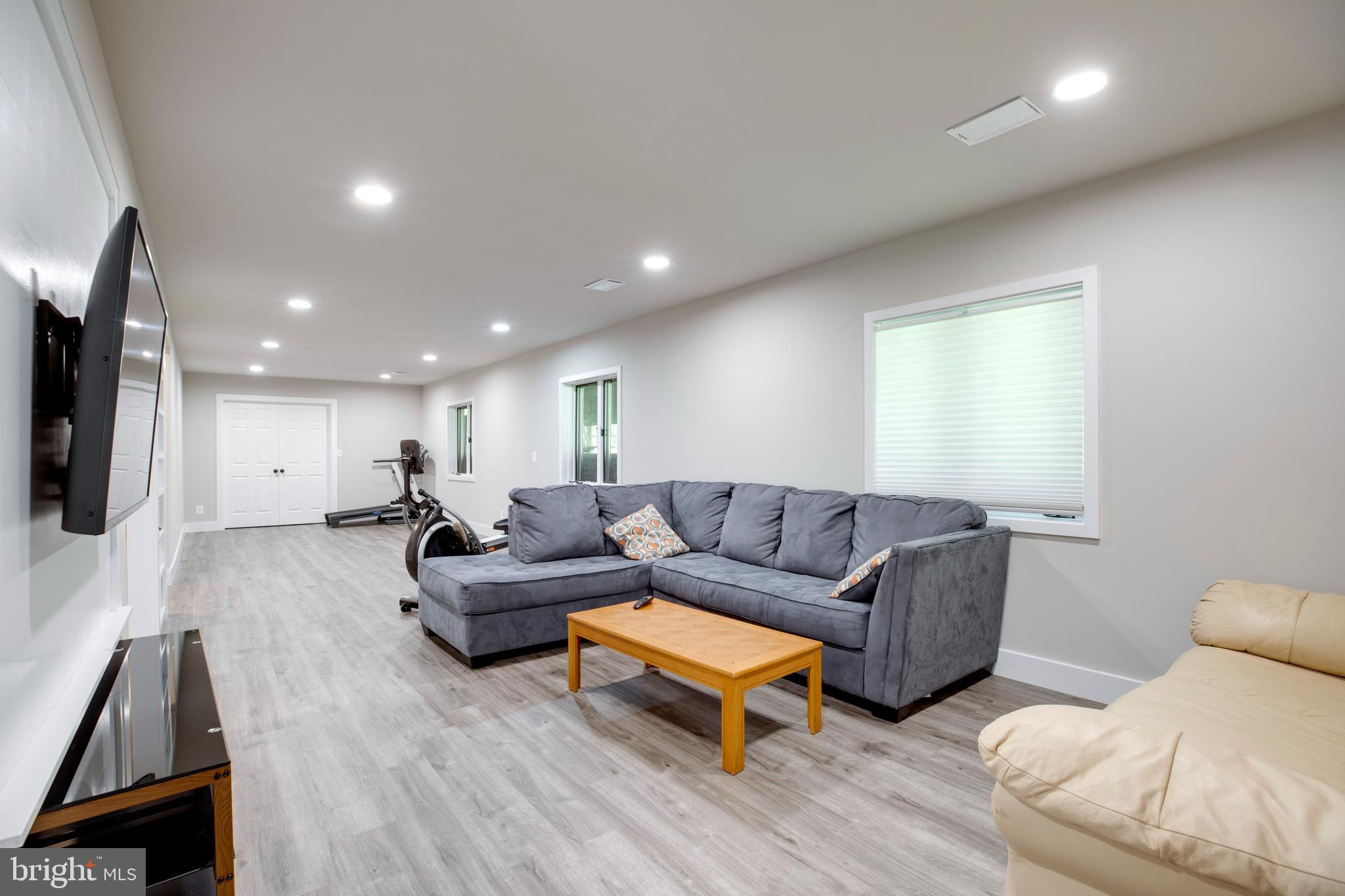 BONNIE BRAE - Residential Lease