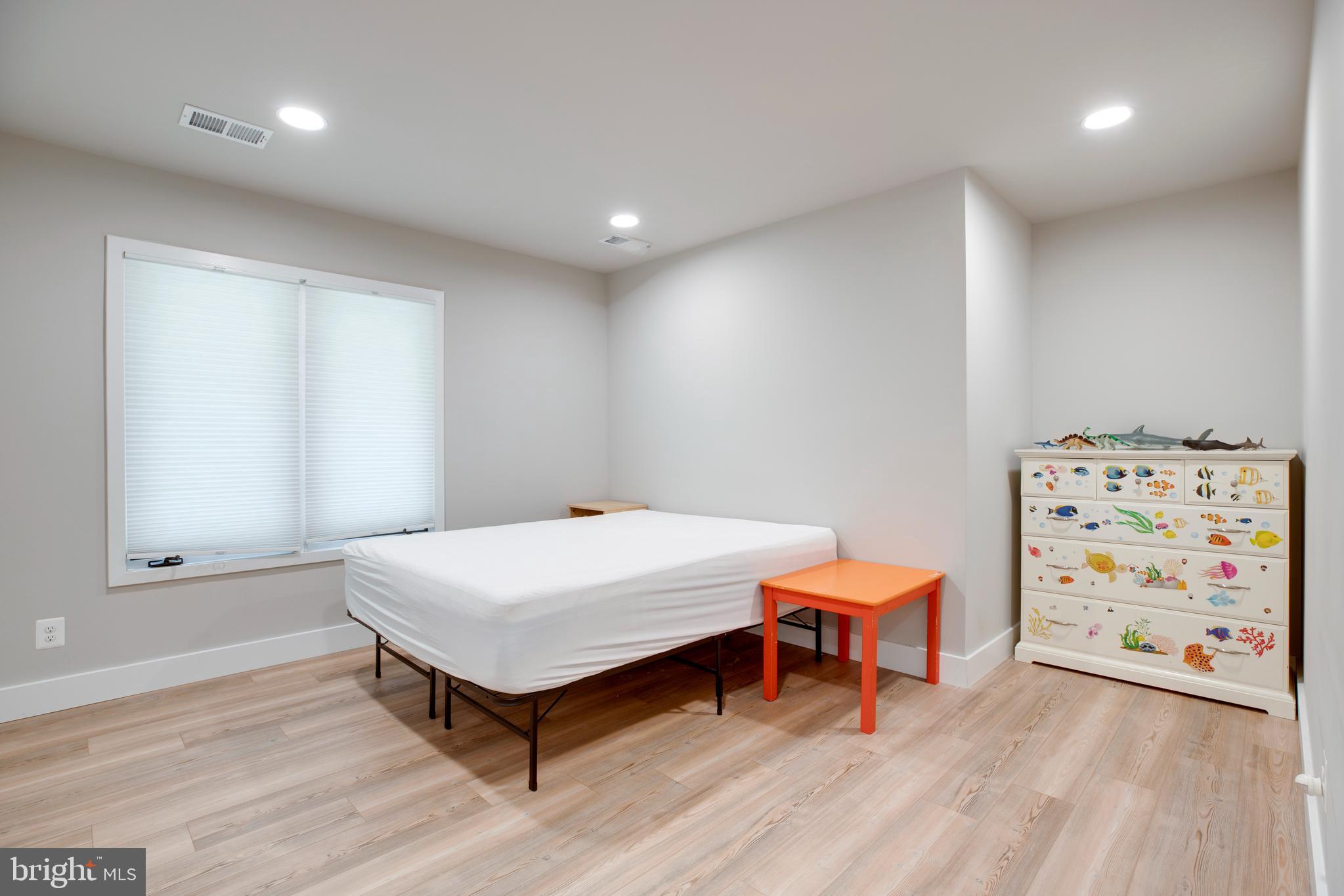 BONNIE BRAE - Residential Lease