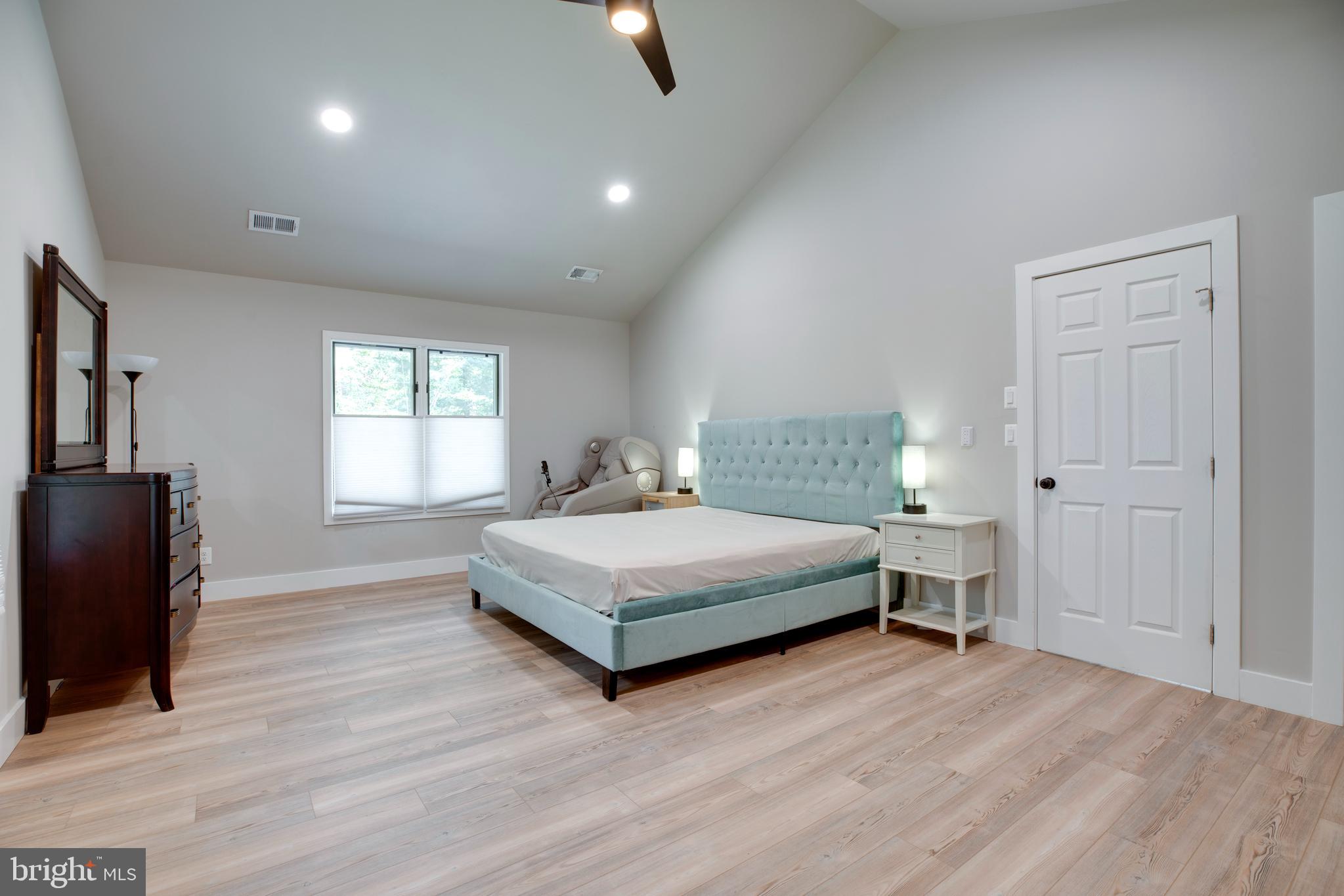 BONNIE BRAE - Residential Lease